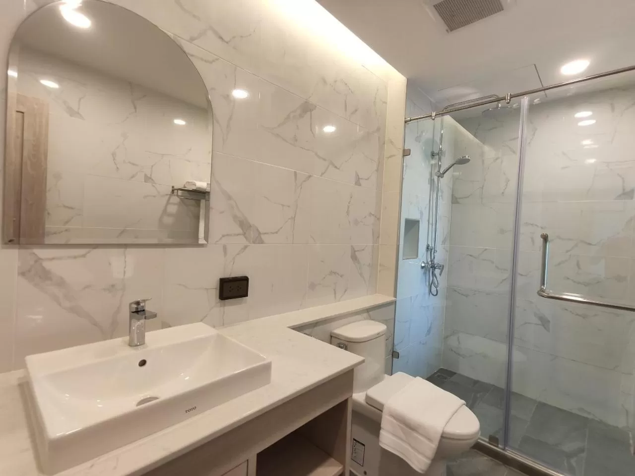 Shower in Nappiness Hotel