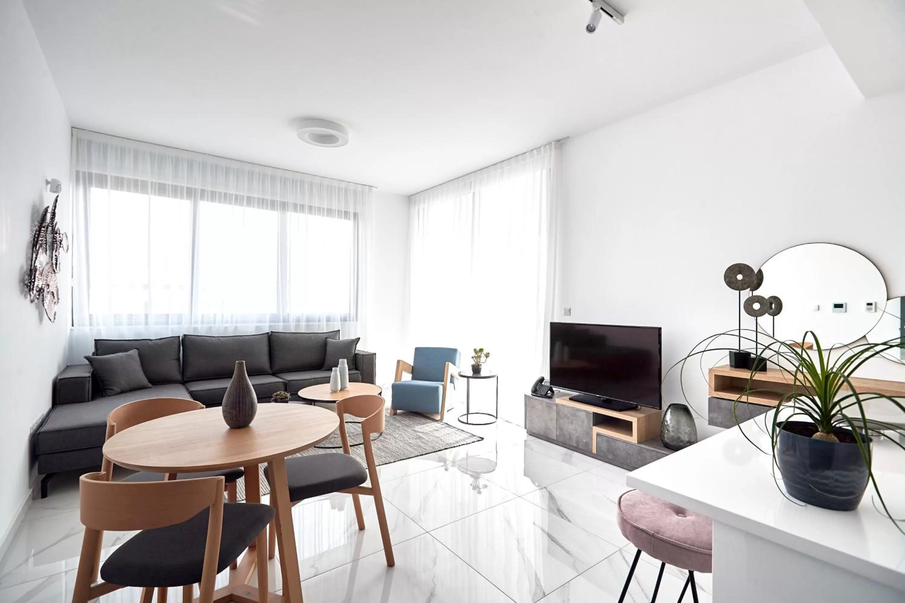 Standard One-Bedroom Apartment in Downtown Park