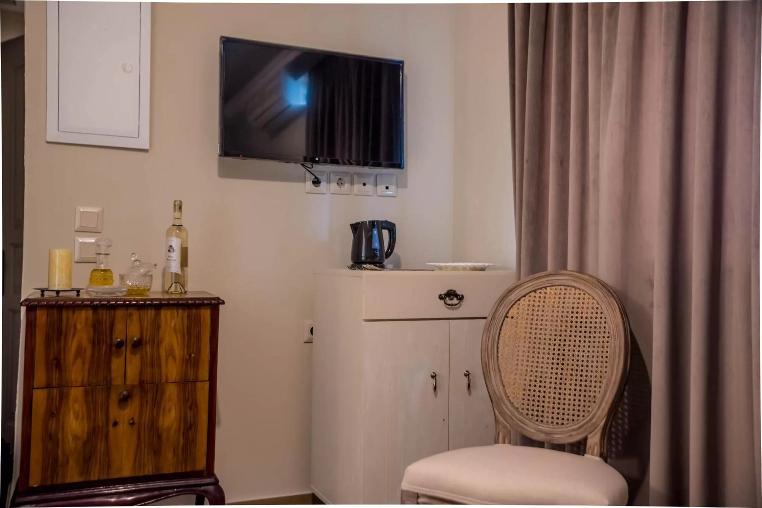 Kyria Boutique House