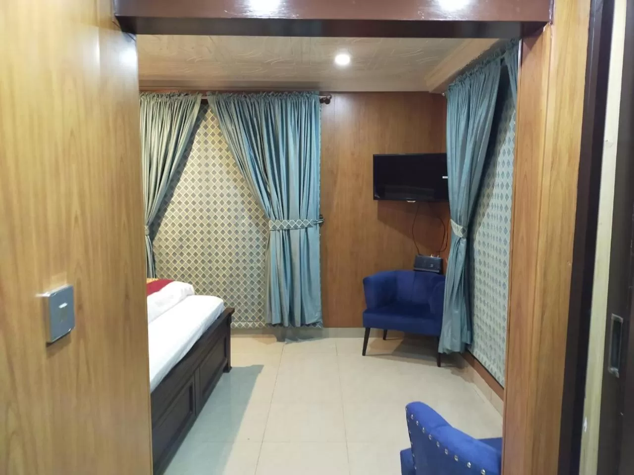 Living room, TV/Entertainment Center in Shagufta Royal Hotel Murree