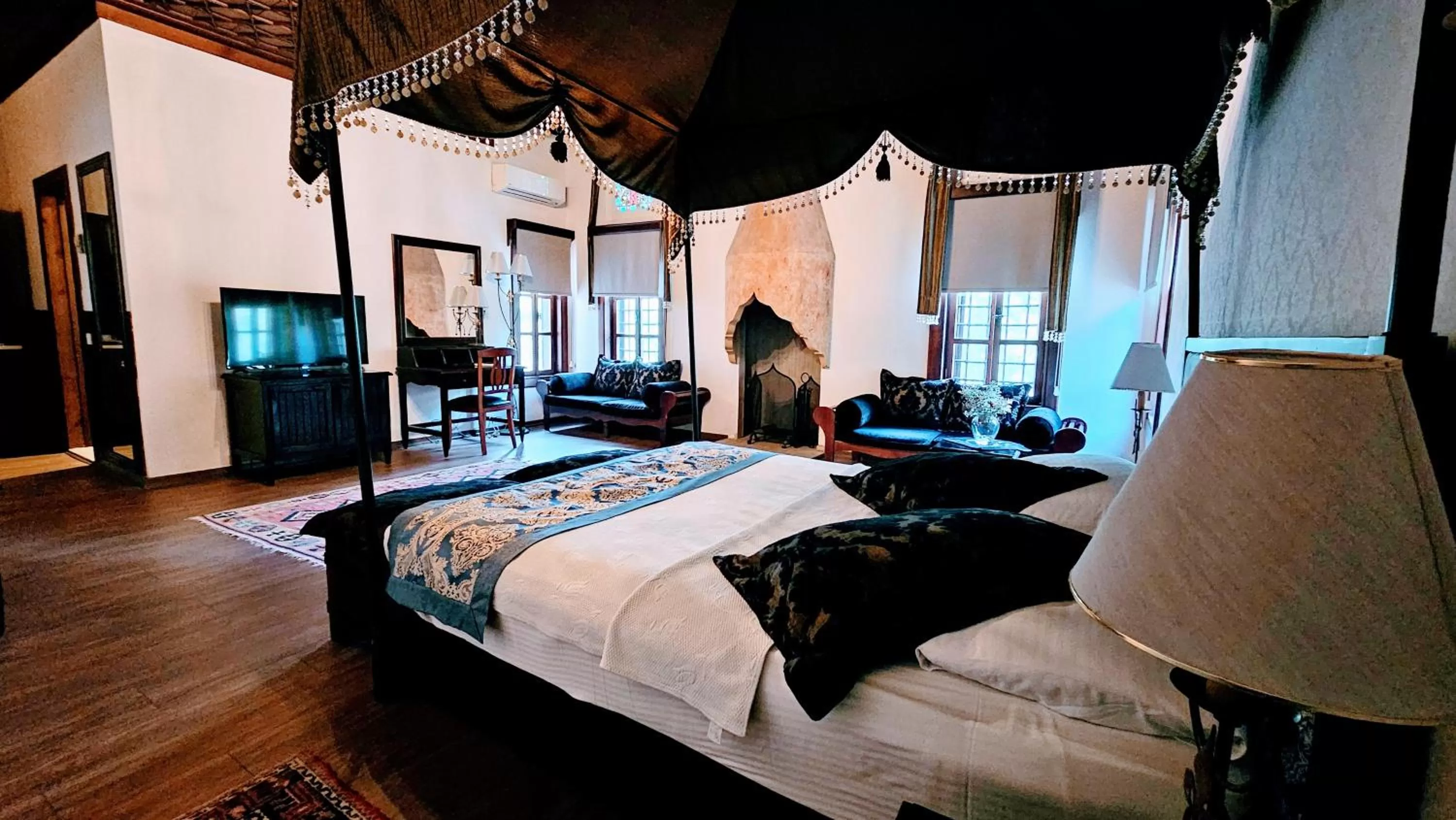 Seating area, Bed in Otantik Hotel & Spa