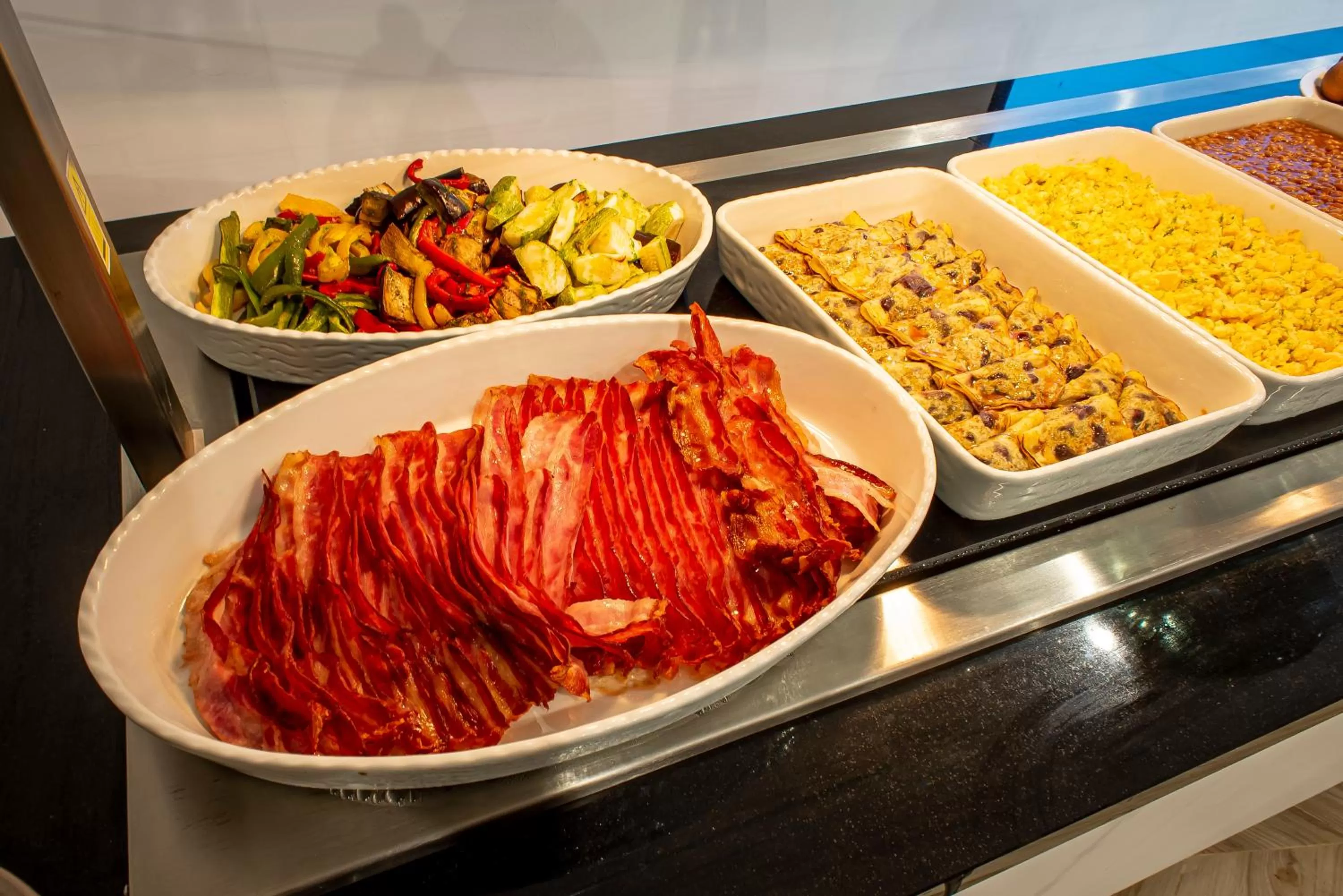 Restaurant/places to eat in Hotel Taimar