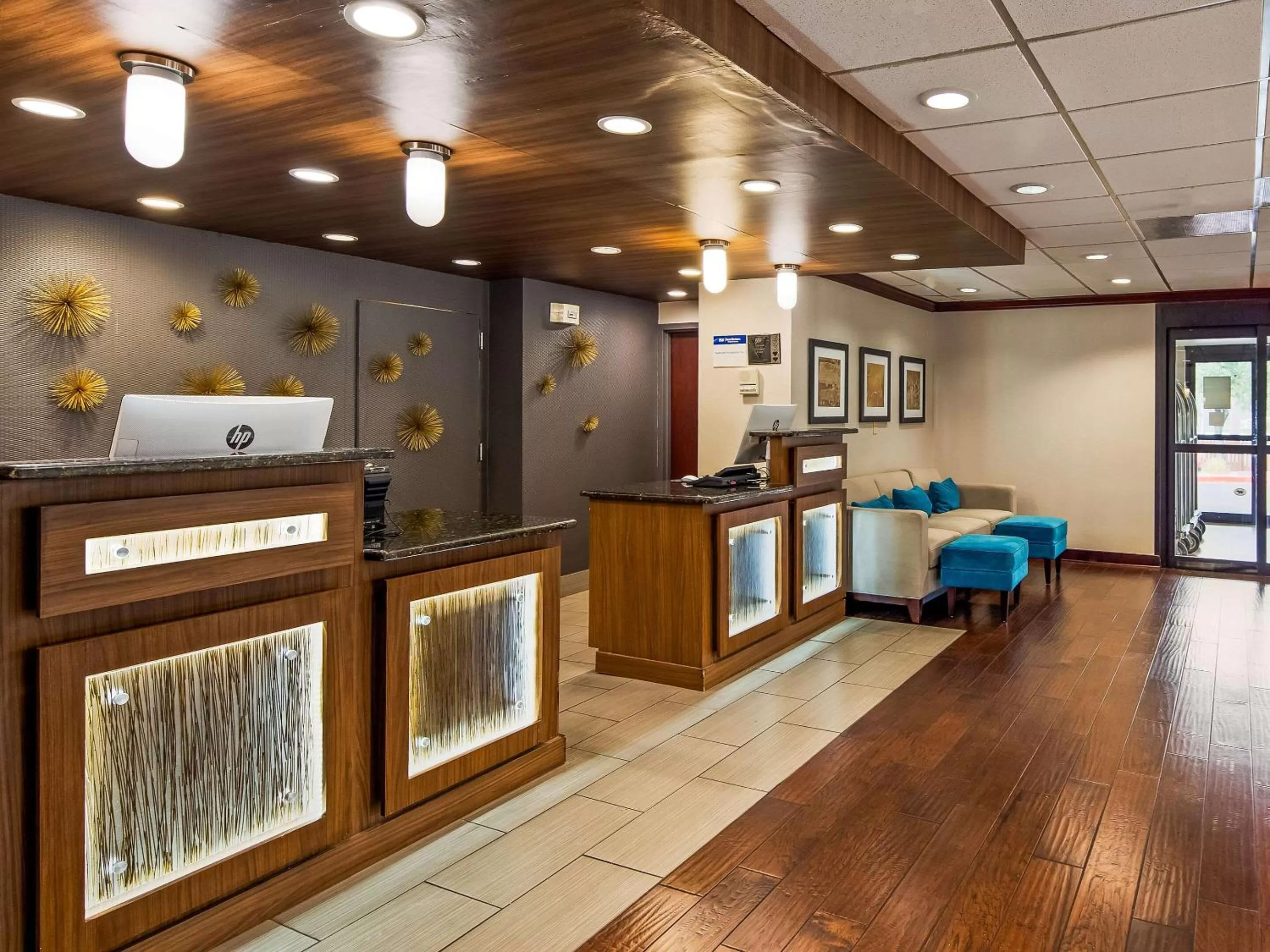 Lobby or reception in Clarion Pointe near Medical Center