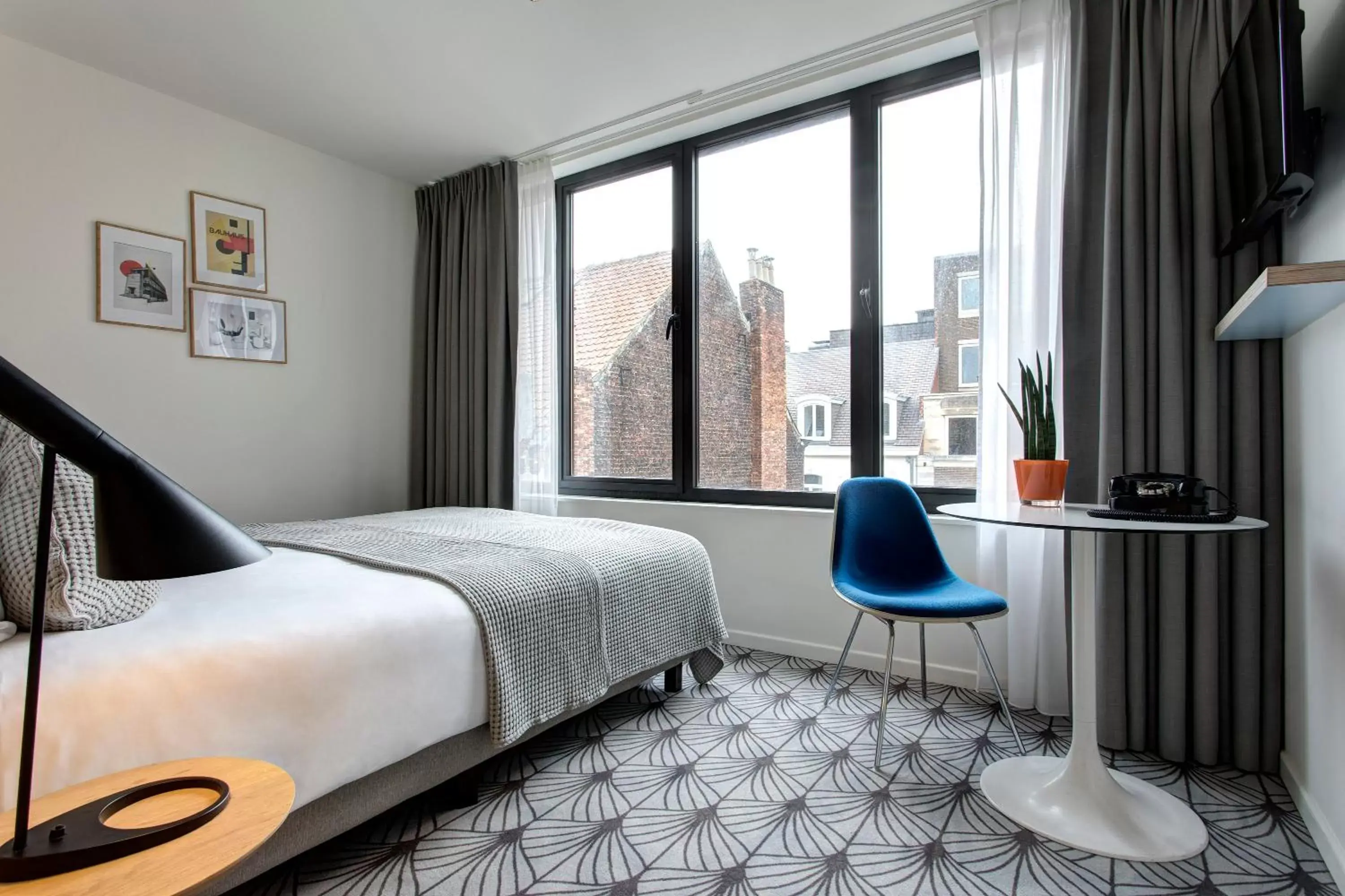 Standard Double Room in Vintage Hotel Brussels Standard Double Room in Vintage Hotel Brussels