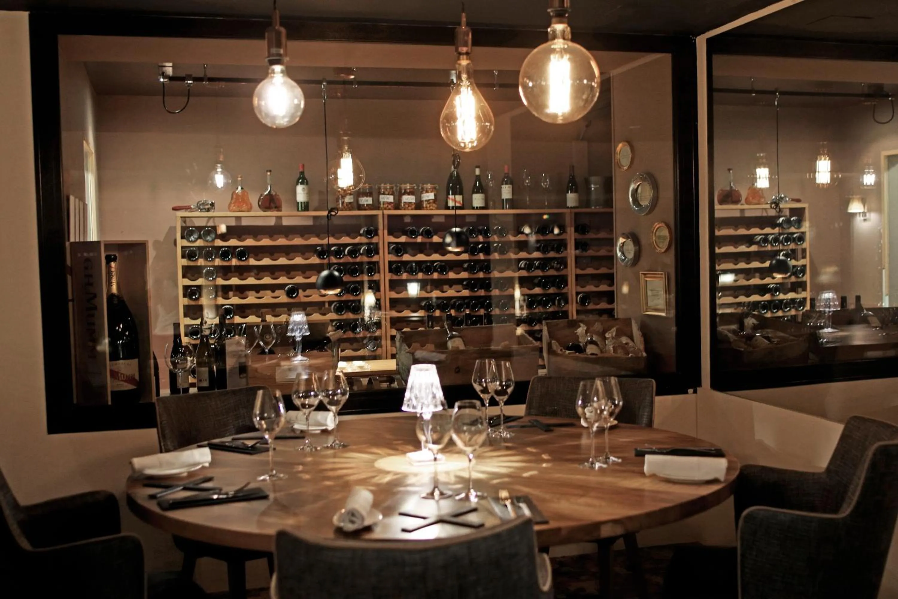 Restaurant/places to eat in Domaine De La Corniche