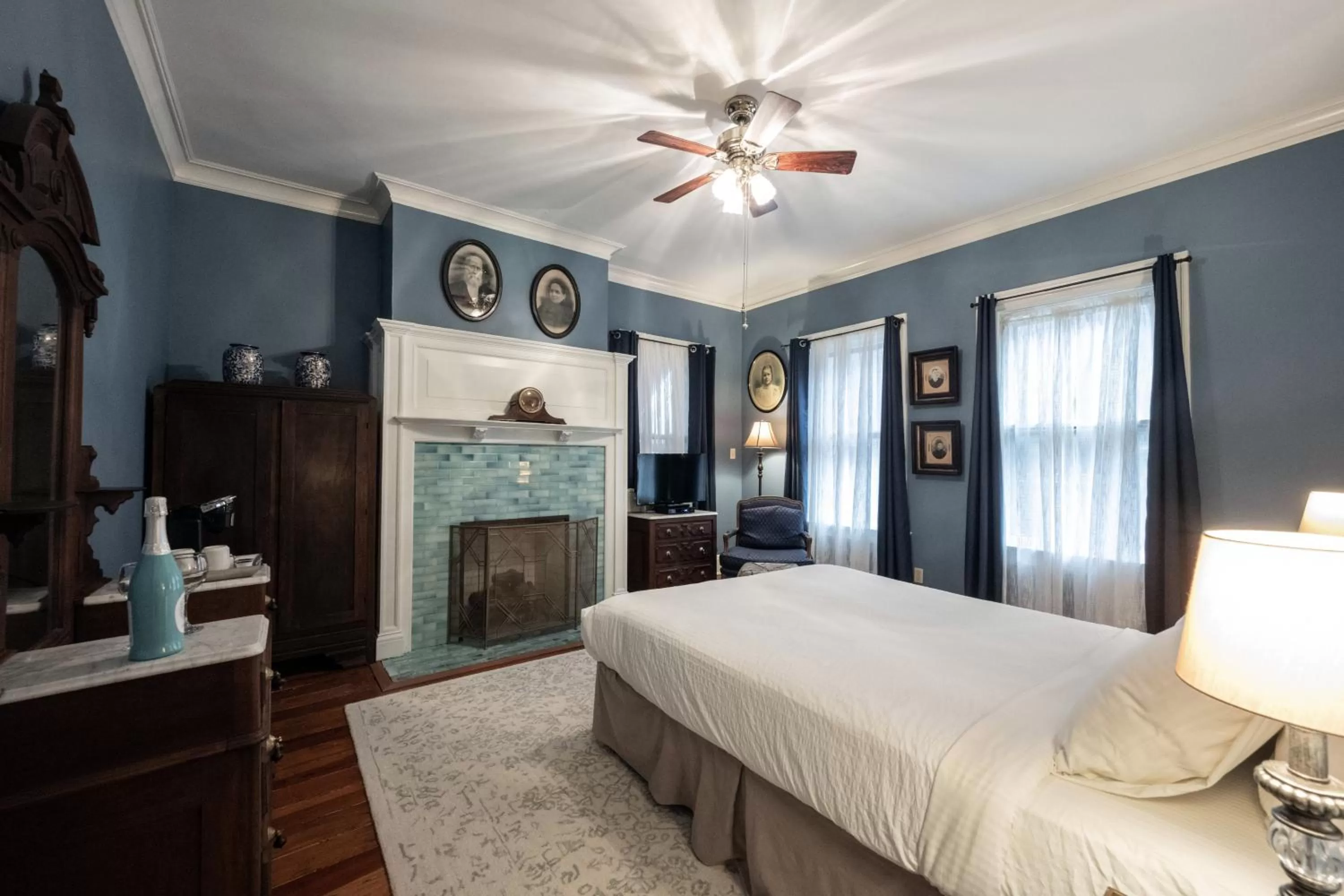 Bedroom, Bed in Stone Soup Inn