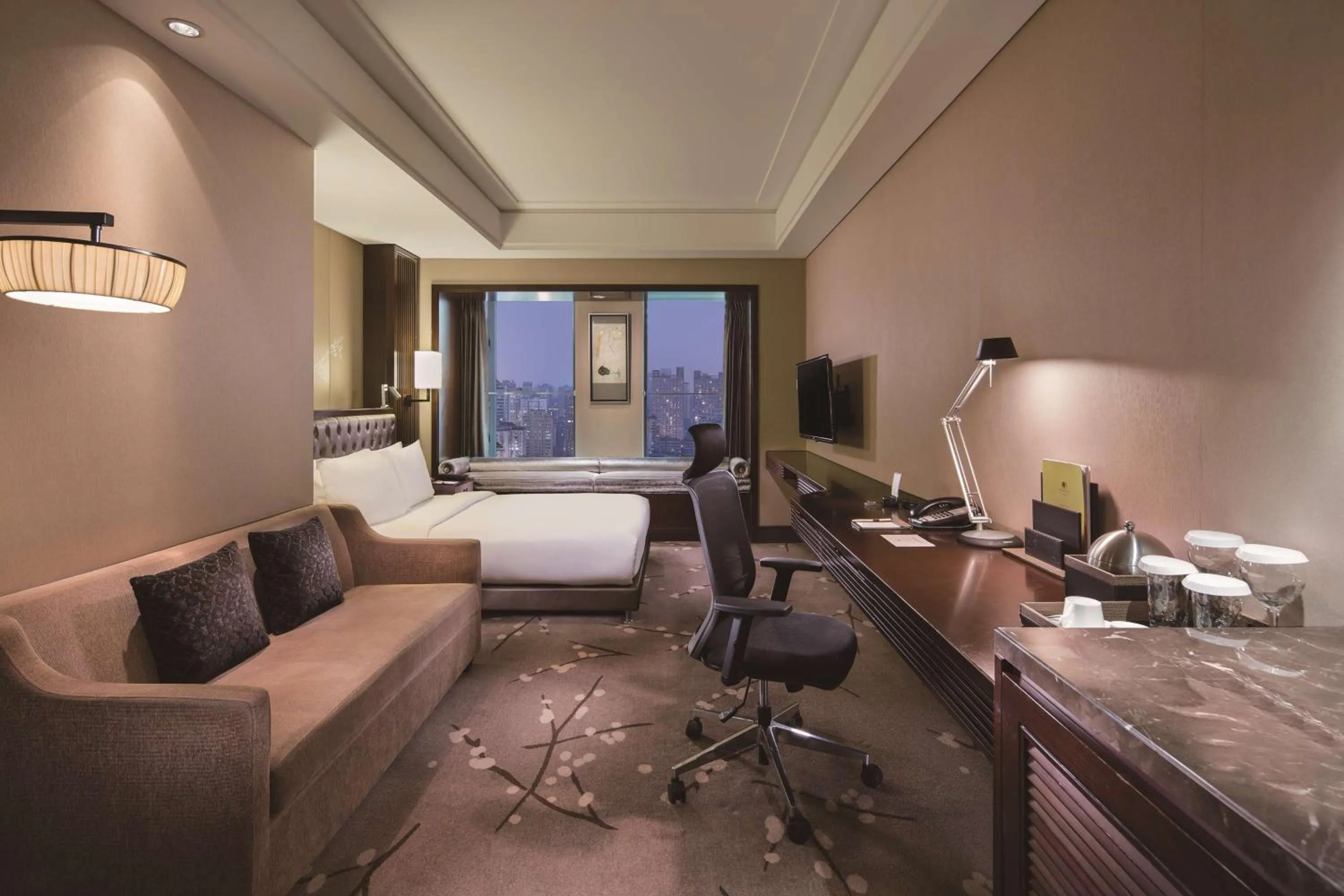 Bedroom, Bed in DoubleTree by Hilton Chongqing - Guanyinqiao railway station