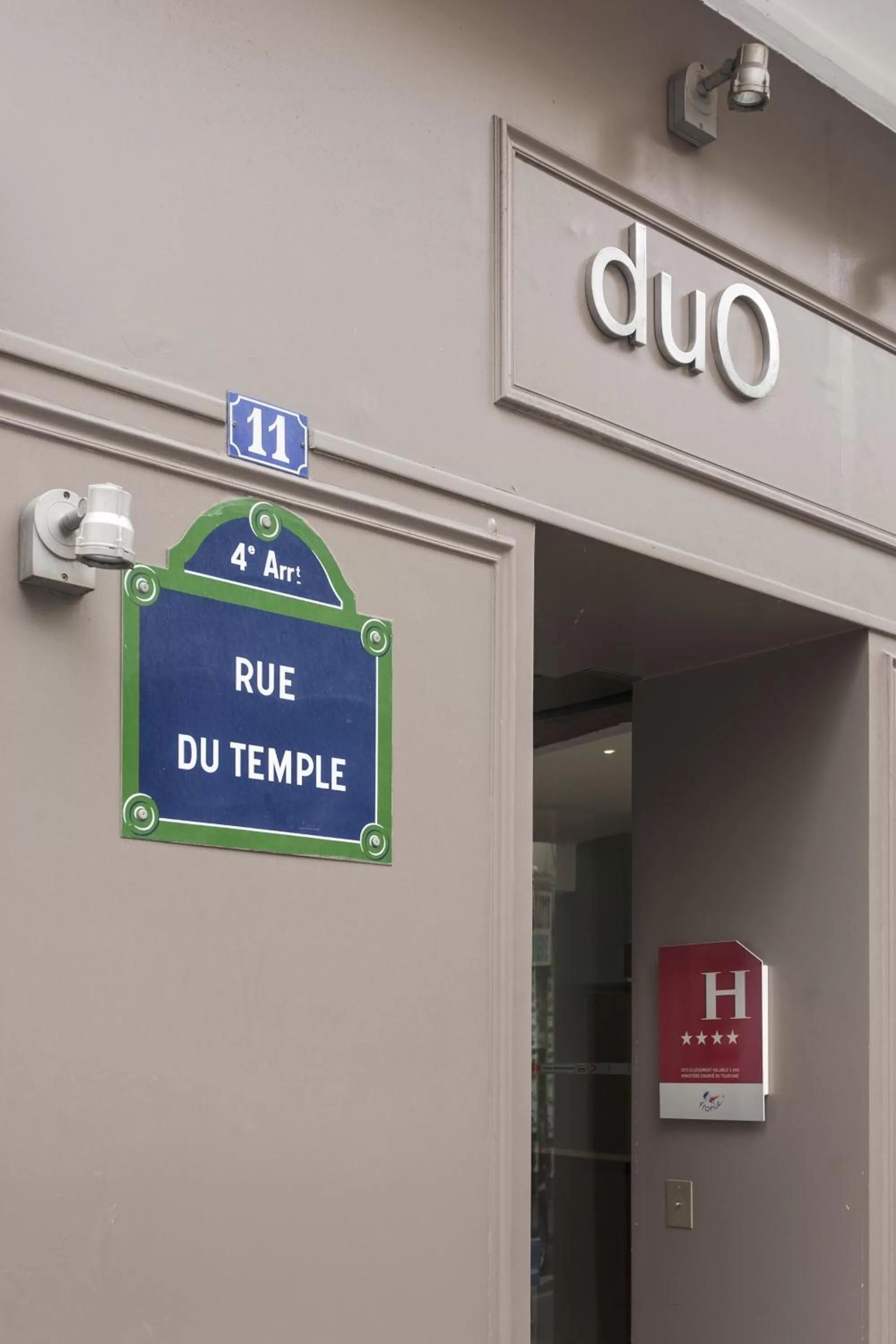 Facade/entrance in Hôtel Duo