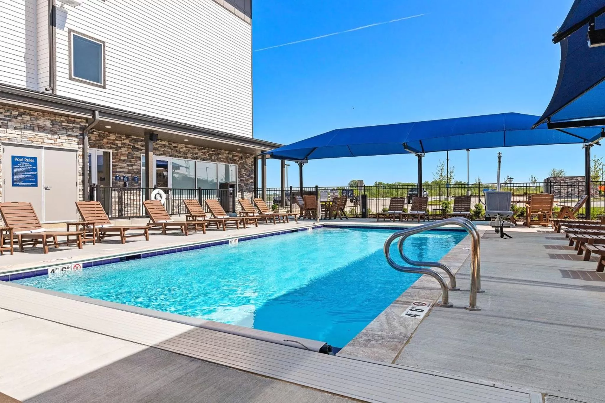 Swimming pool in Holiday Inn Express Kansas City North Parkville by IHG