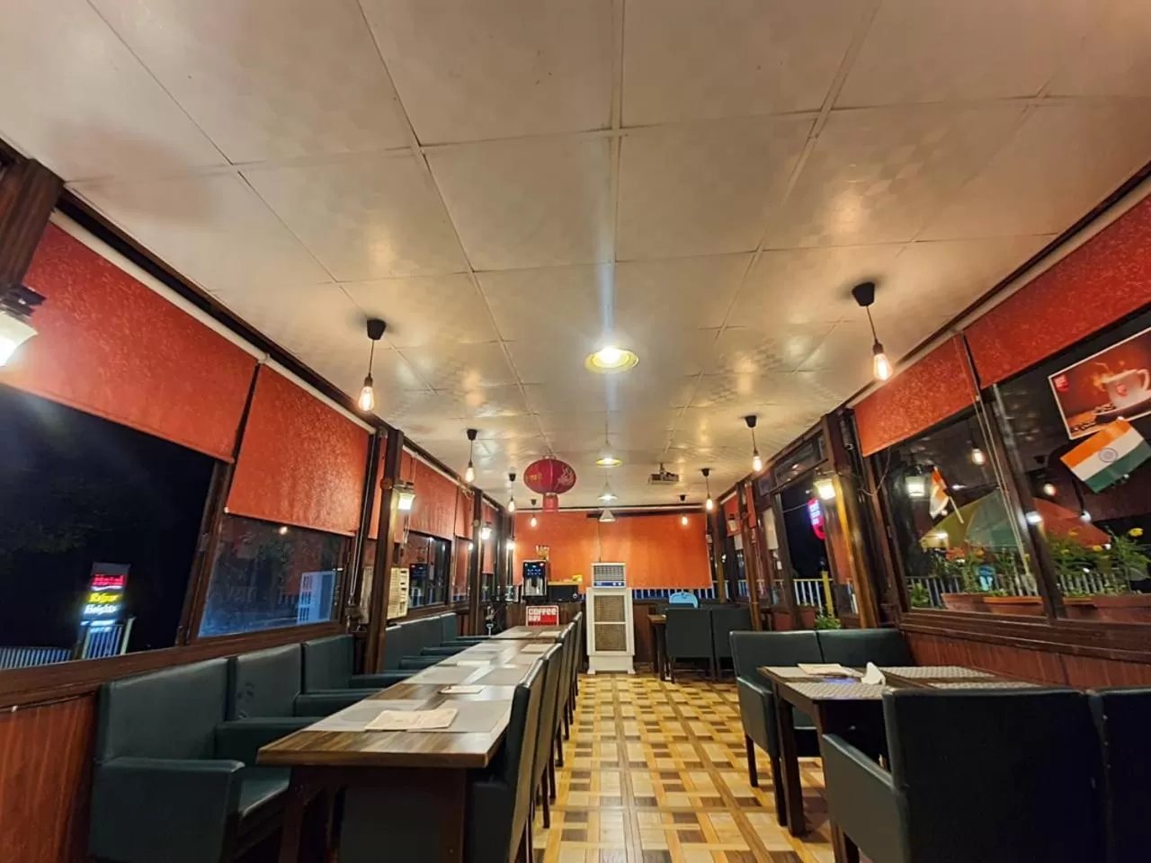 Restaurant/places to eat in Hotel Rajpur Heights