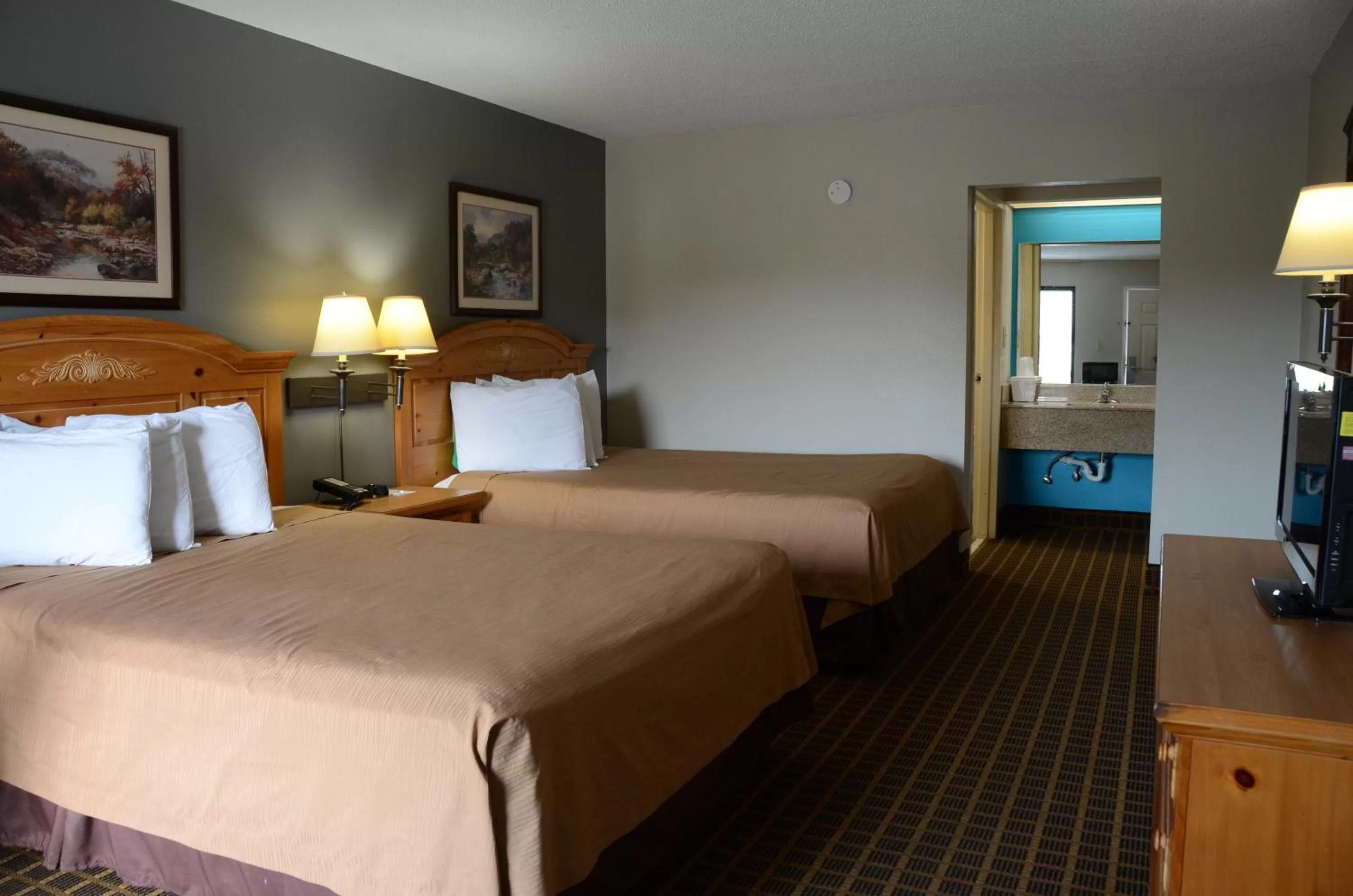 Bed in Clarksville Inn