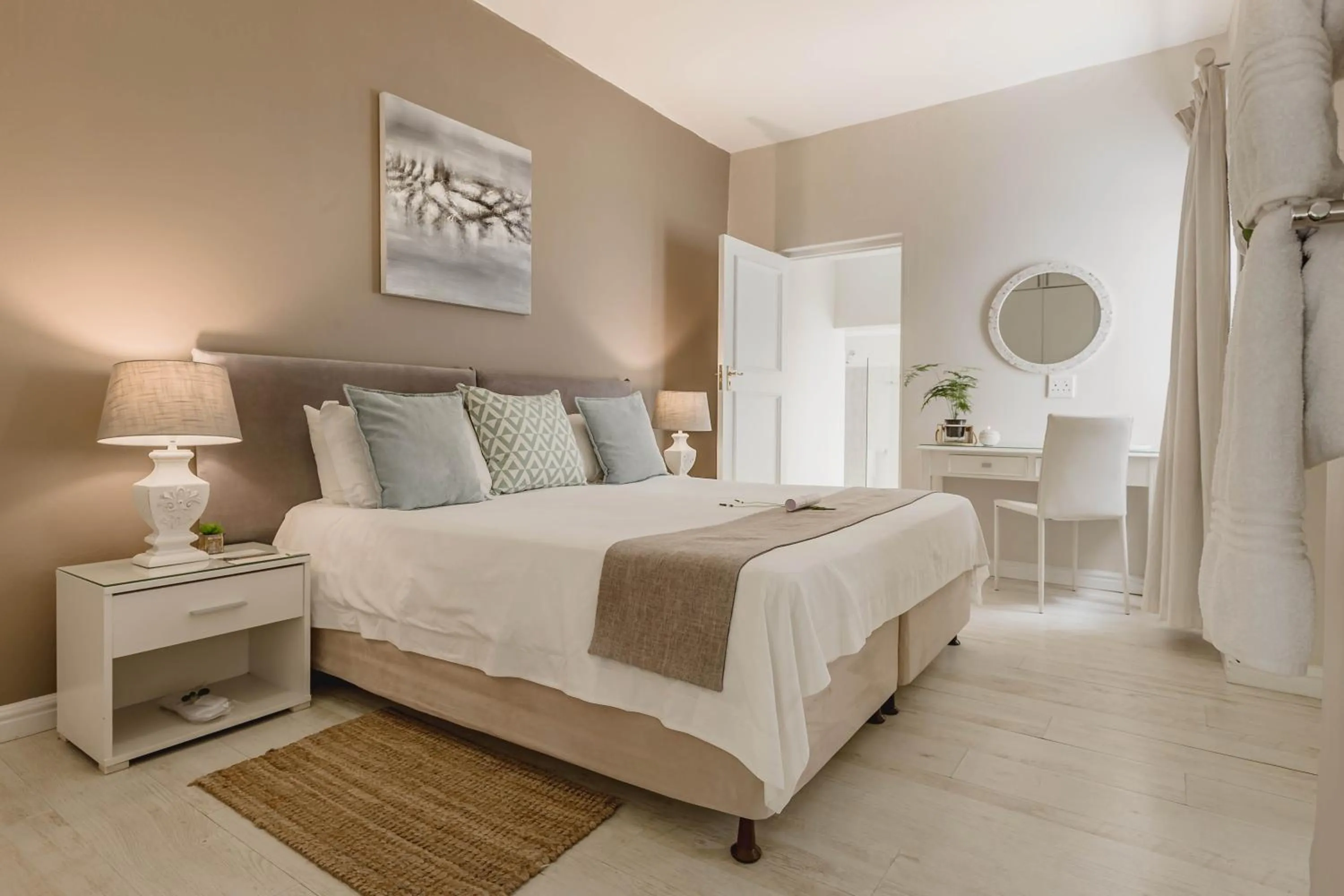 Bed in The Robberg Beach Lodge - Lion Roars Hotels & Lodges