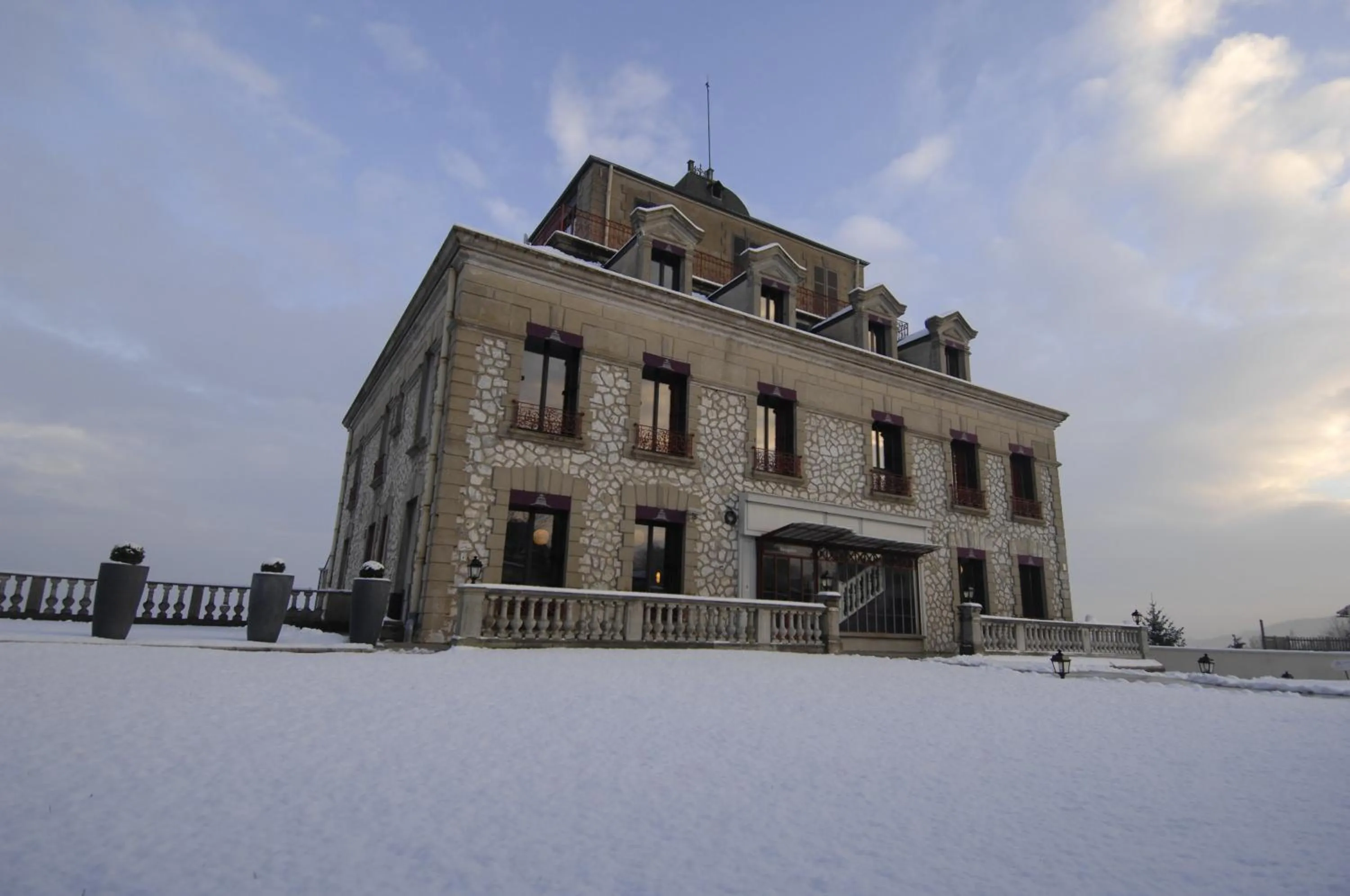 Facade/entrance in Domaine De La Corniche
