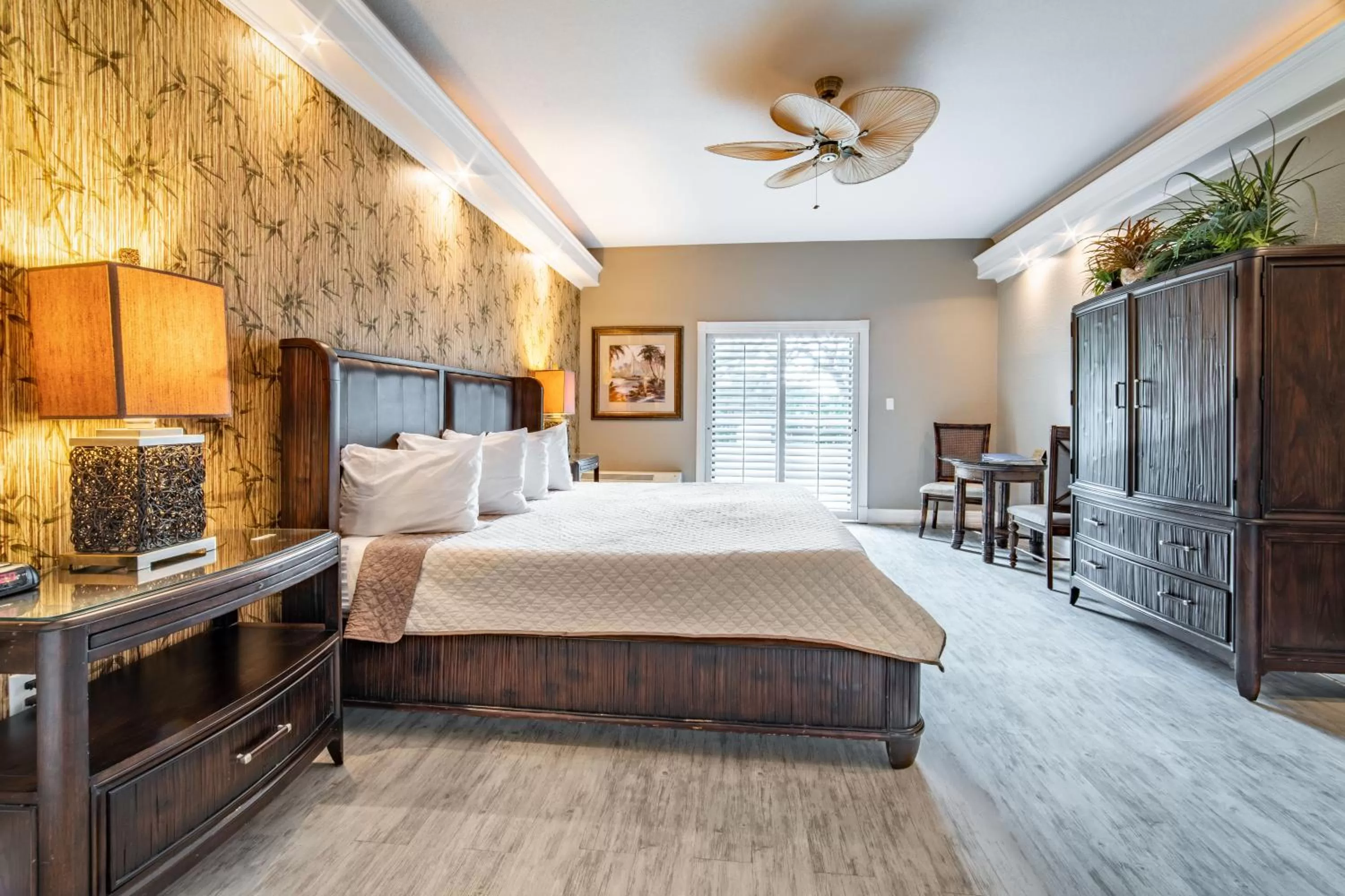 Photo of the whole room, Bed in Boca Grande Hotel