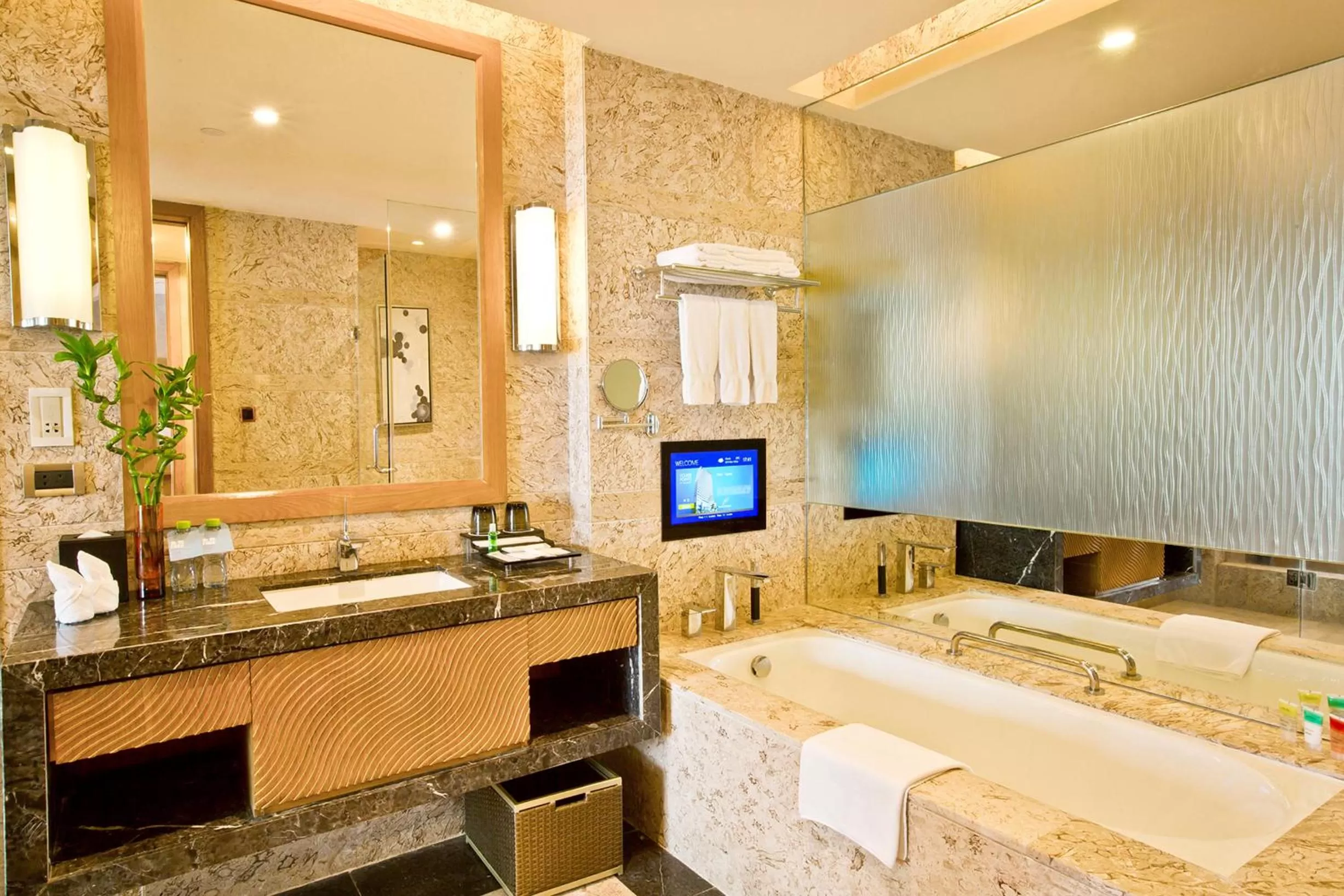 Bathroom, Bed in Four Points by Sheraton Hainan, Sanya