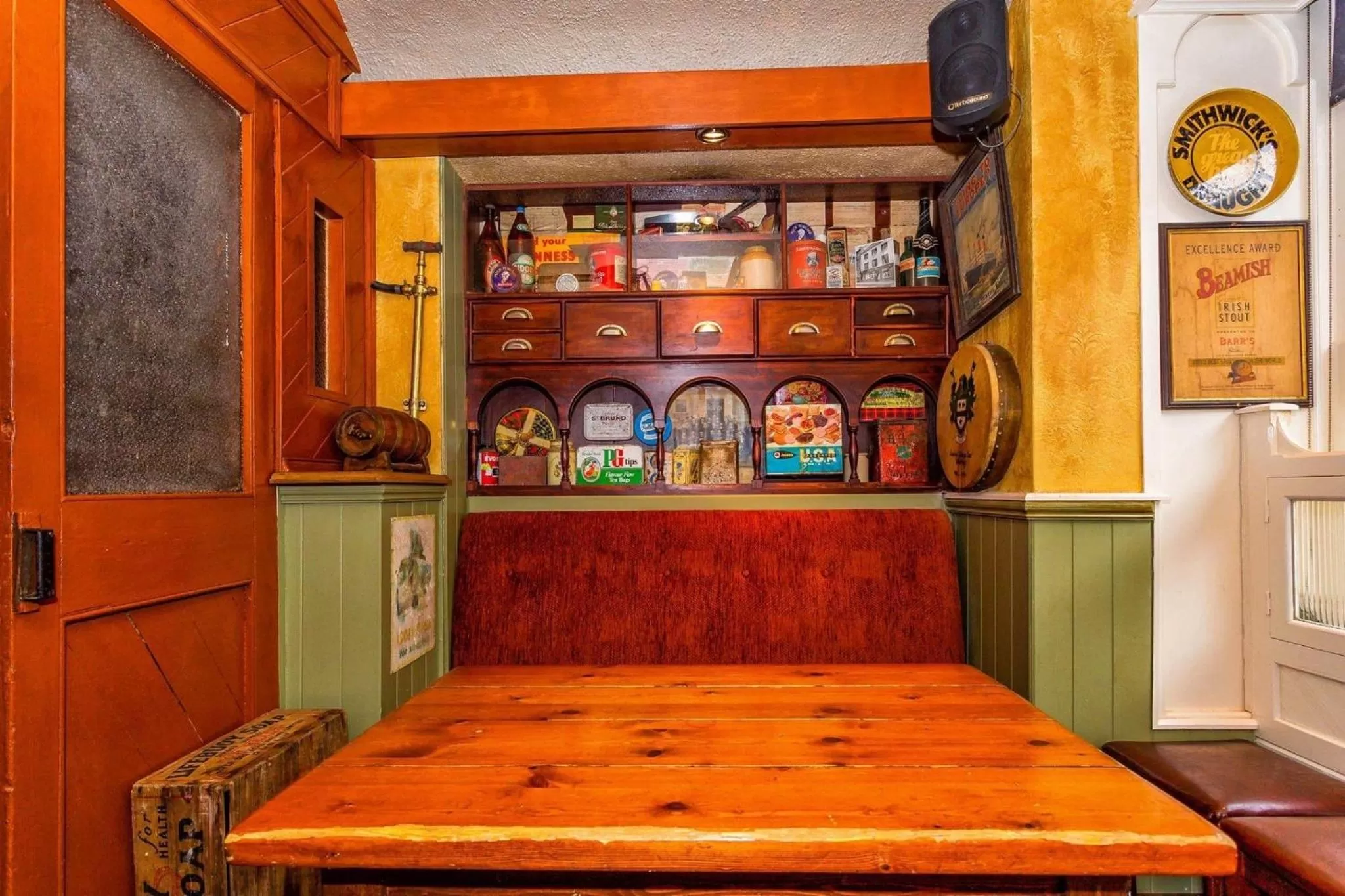 Lounge or bar in Charlie Foleys