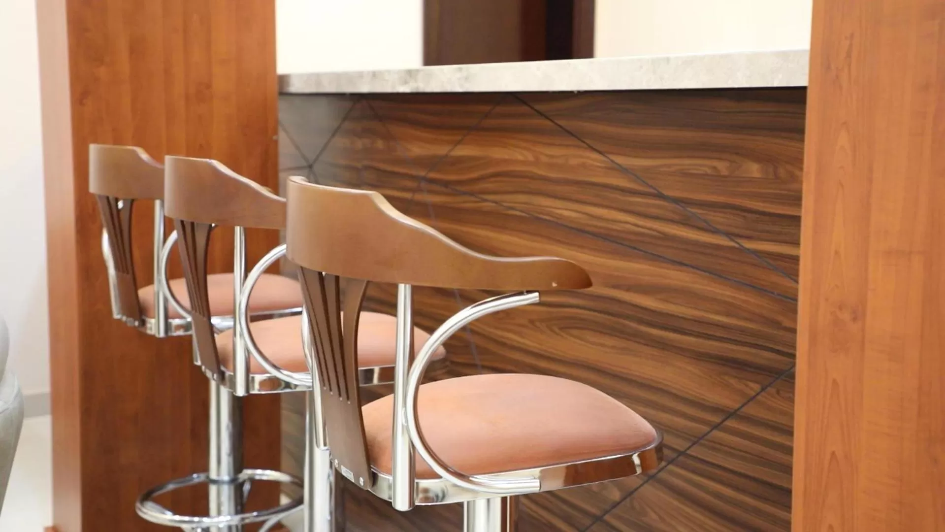 Lounge or bar in Golden Airport Hotel