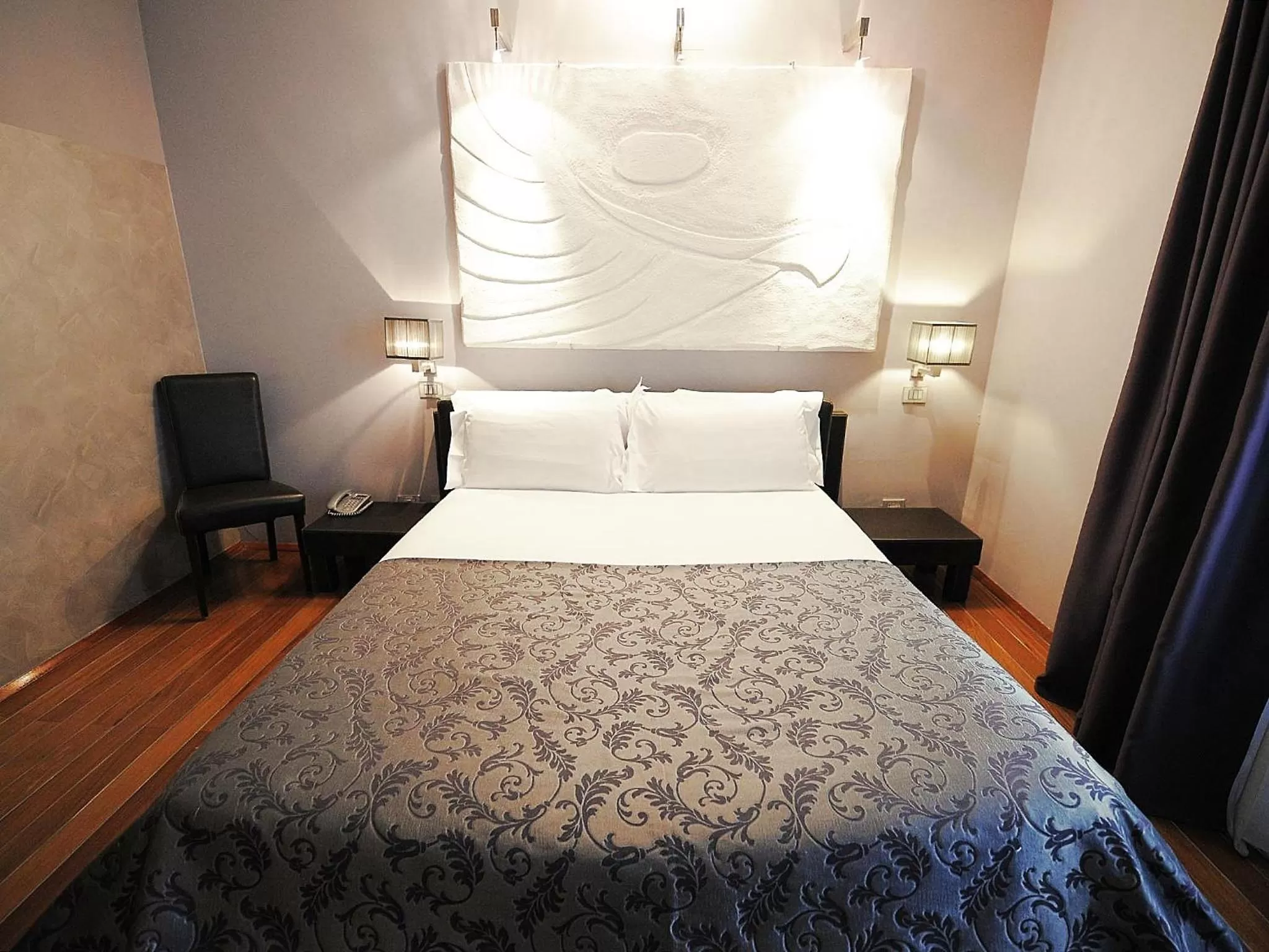 Photo of the whole room, Bed in Borghese Palace Art Hotel