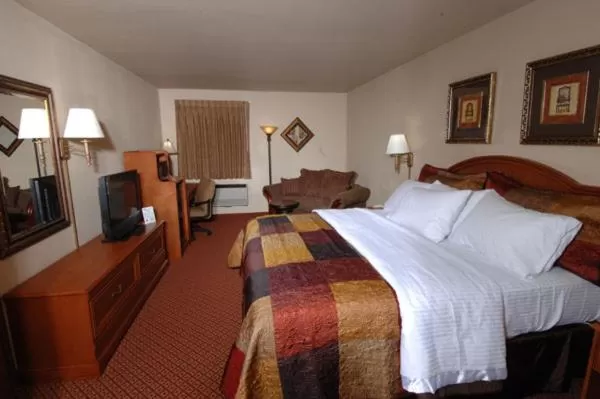 Bed in All American Inn & Suites Branson