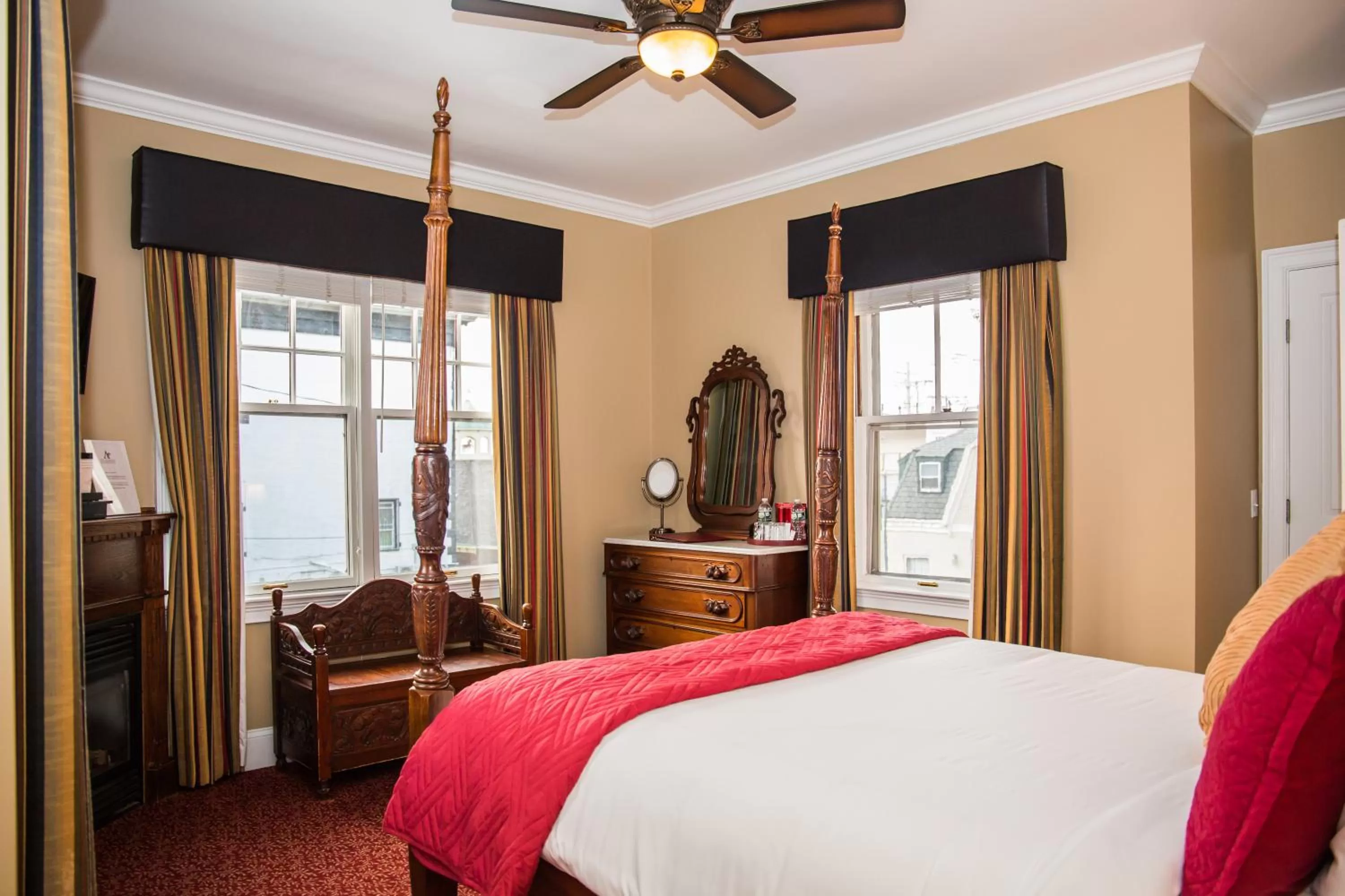 Bedroom, Bed in Almondy Inn Bed & Breakfast