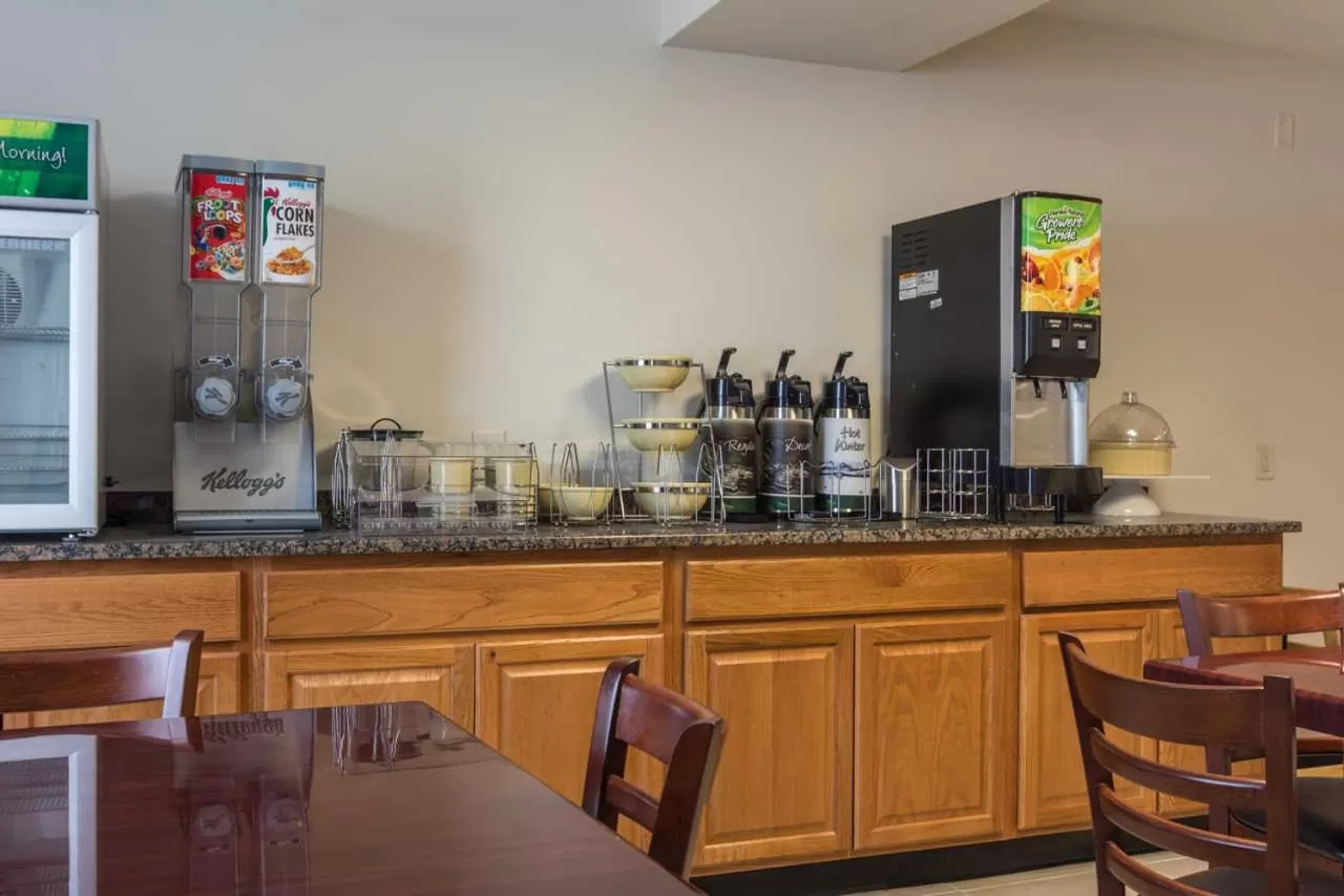 Coffee/tea facilities in Days Inn by Wyndham Hartsfield Jackson Atlanta Airport West