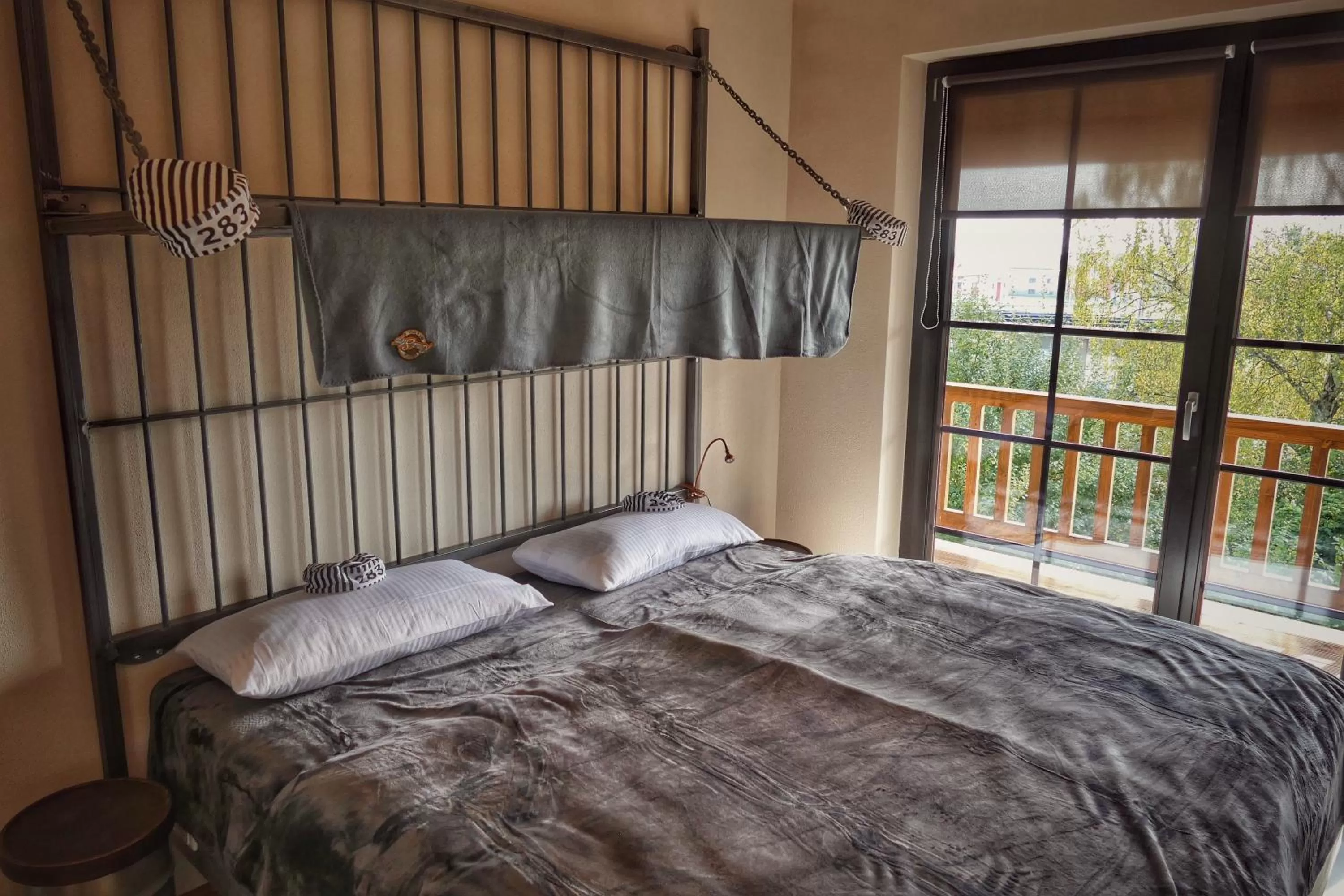 Bedroom, Bed in Road Stop Mettmann