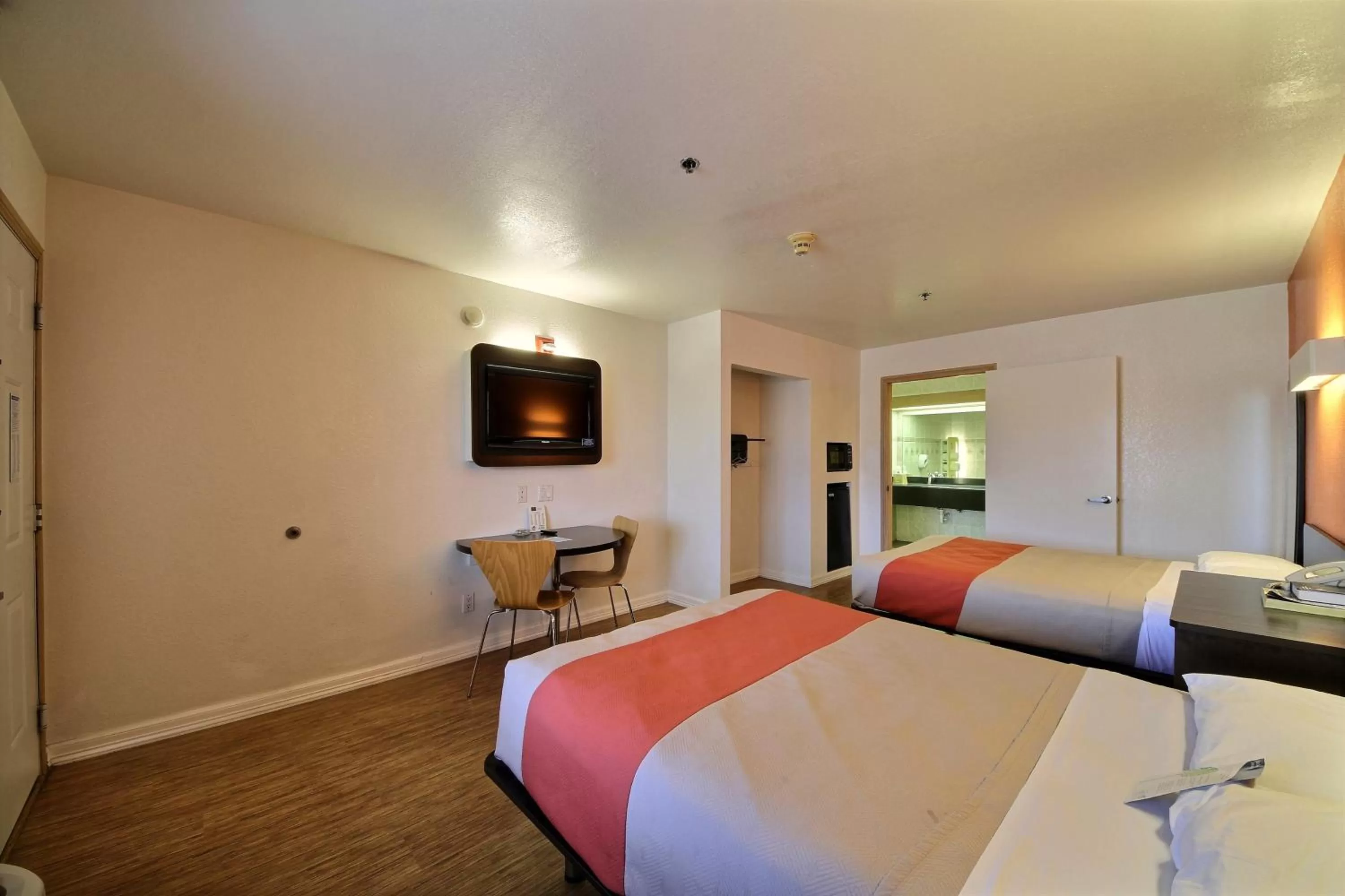 Photo of the whole room, Bed in Motel 6-Edinburg, TX