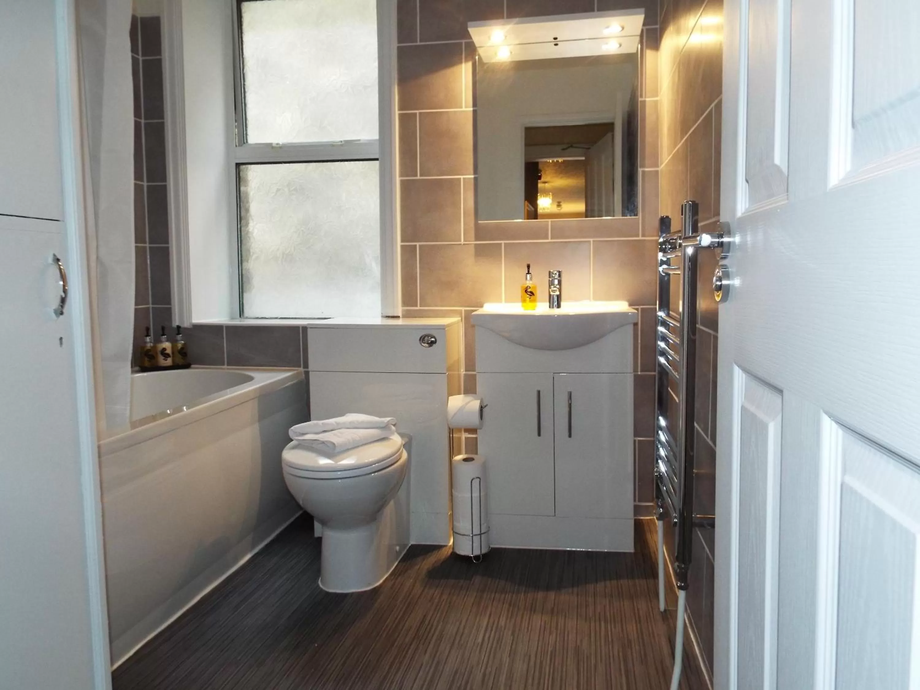 Bathroom in The Unicorn Skipton