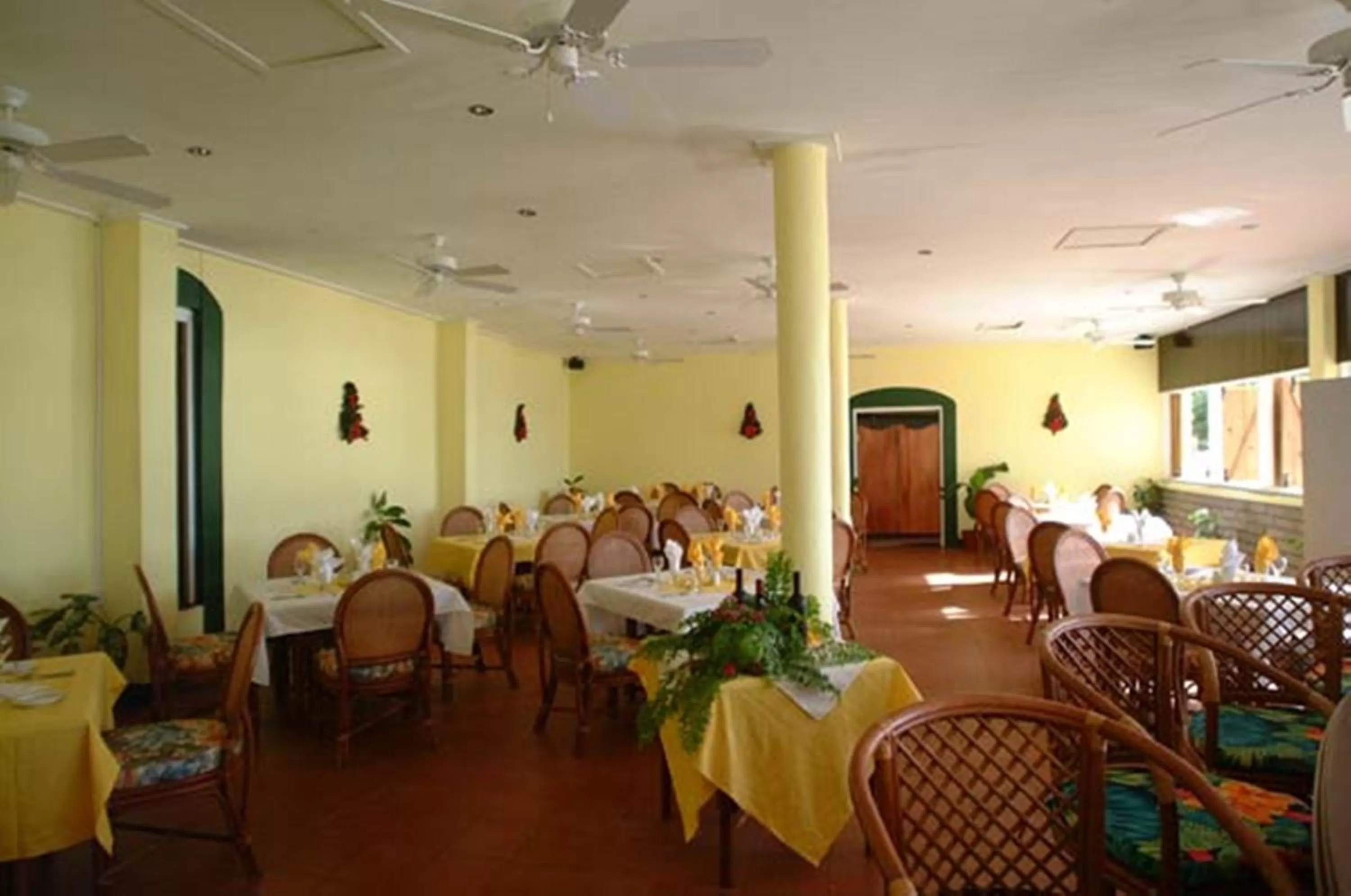 Restaurant/places to eat in Gem Holiday Beach Resort