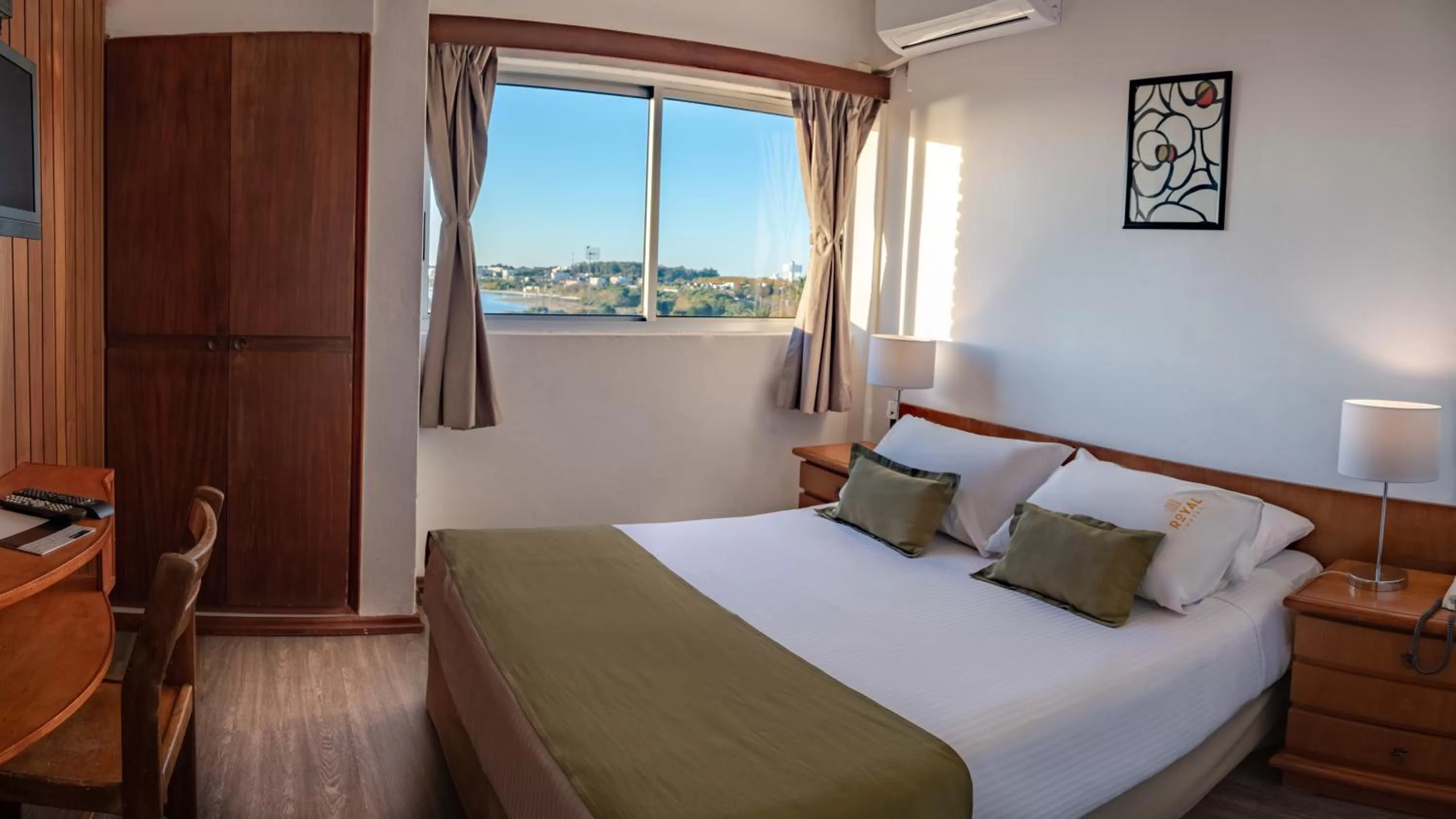 Property building, Bed in Hotel Royal