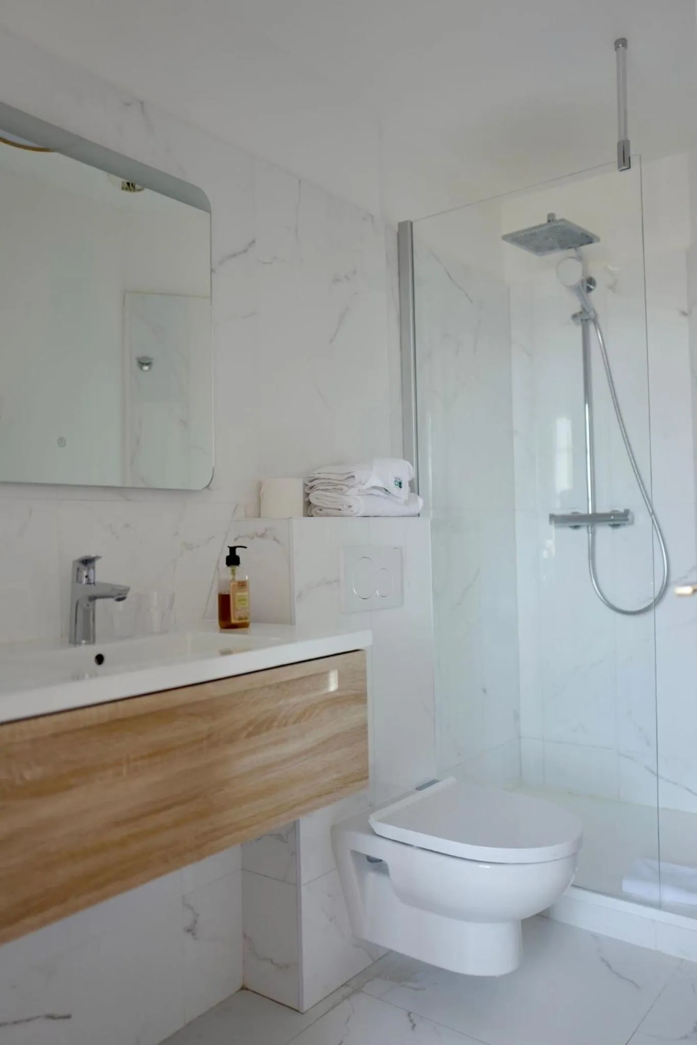 Shower in Hotel Belle-Vue Vieux-Port