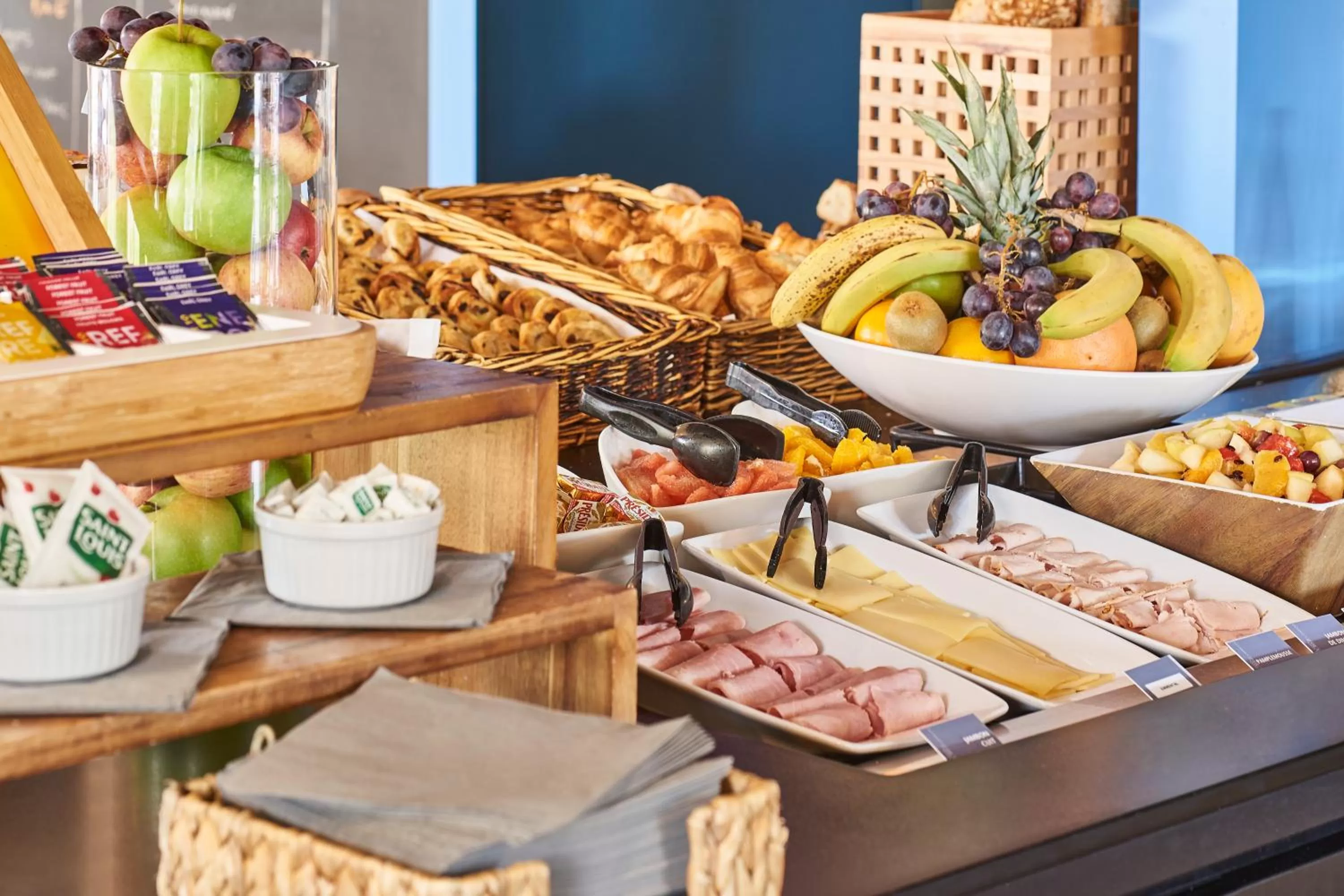 Buffet breakfast in Kyriad Caen Nord - Hérouville-Saint-Clair