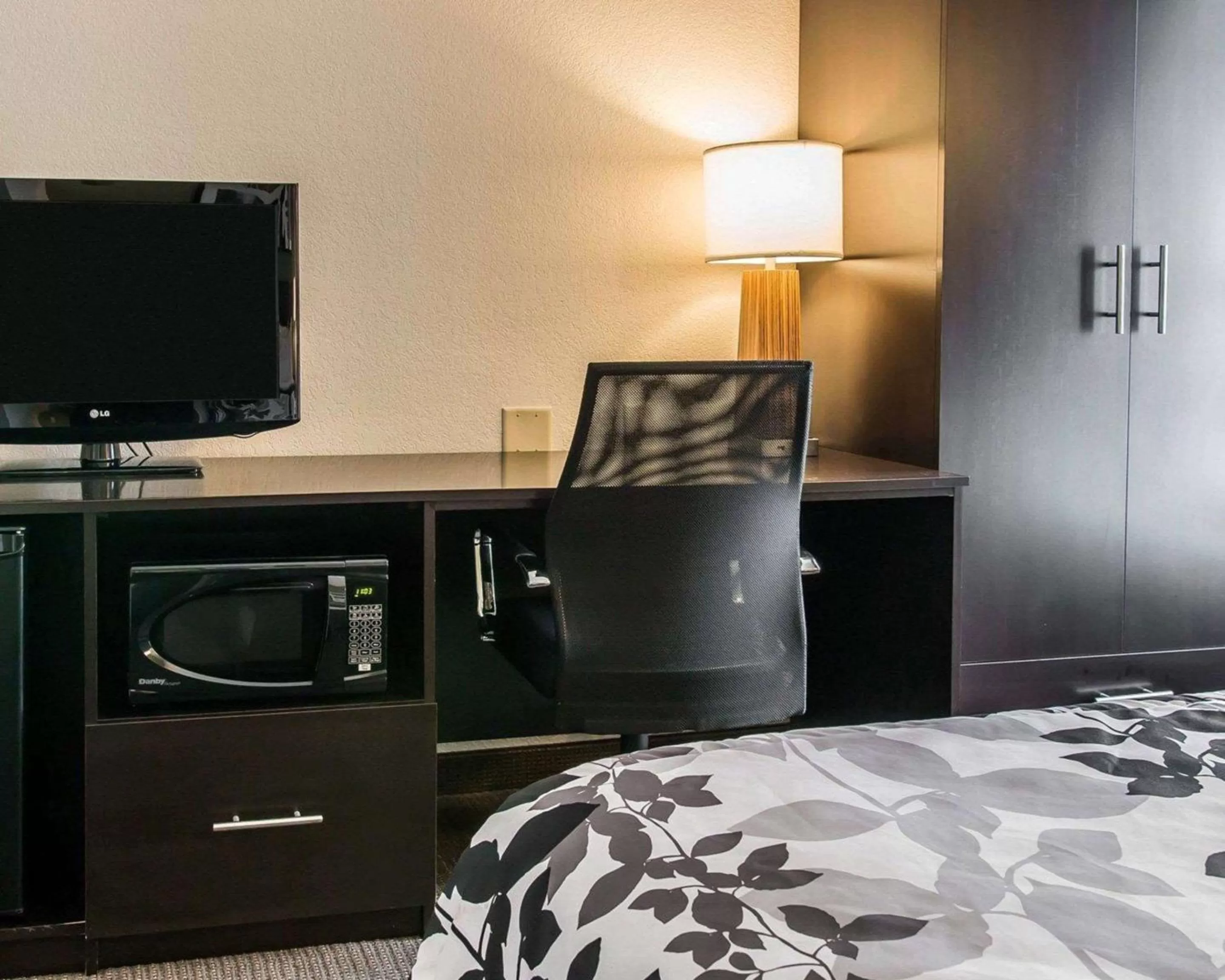 Photo of the whole room, Bed in Sleep Inn