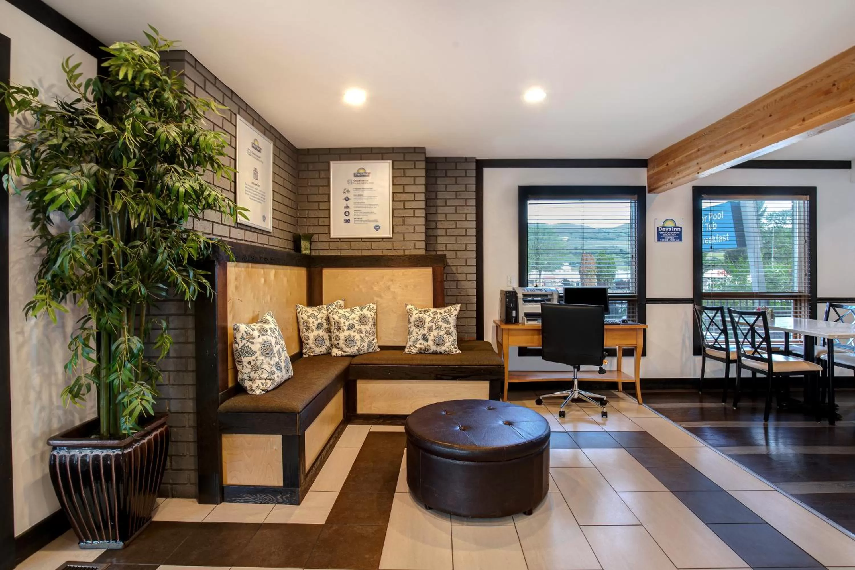 Seating area in Days Inn by Wyndham Vernon