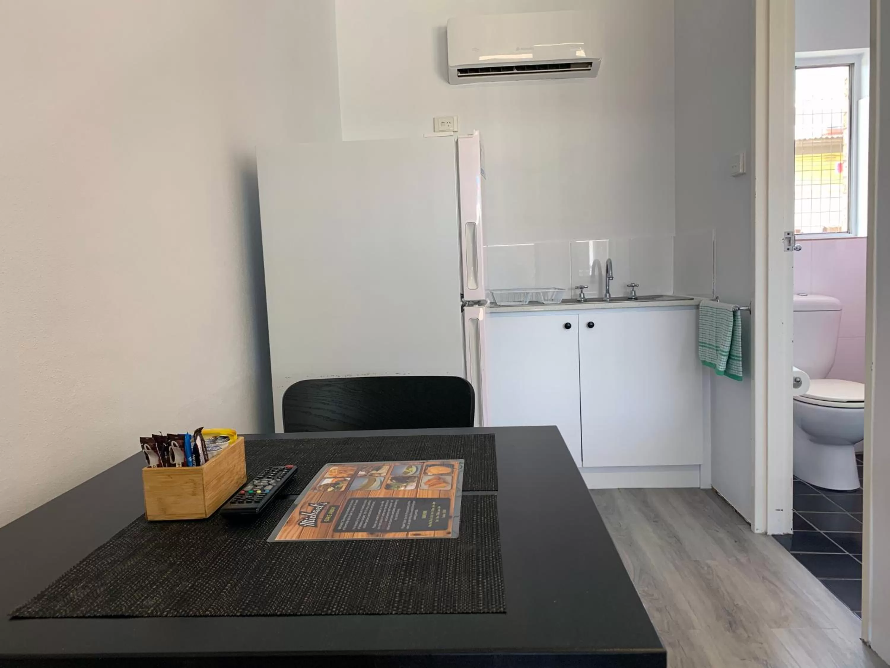 Bathroom in Baths Motel Moree