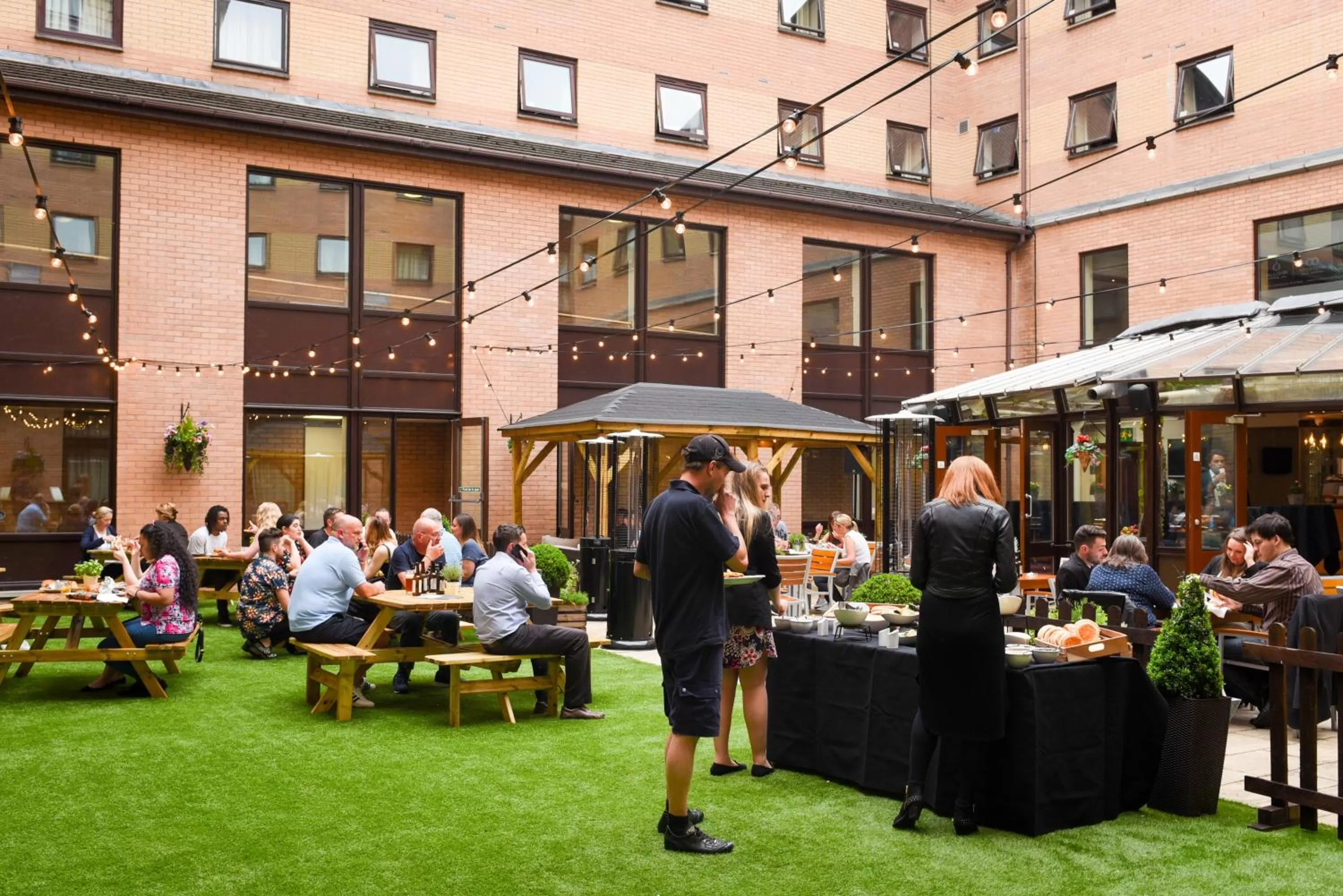 Restaurant/places to eat in Pendulum Hotel