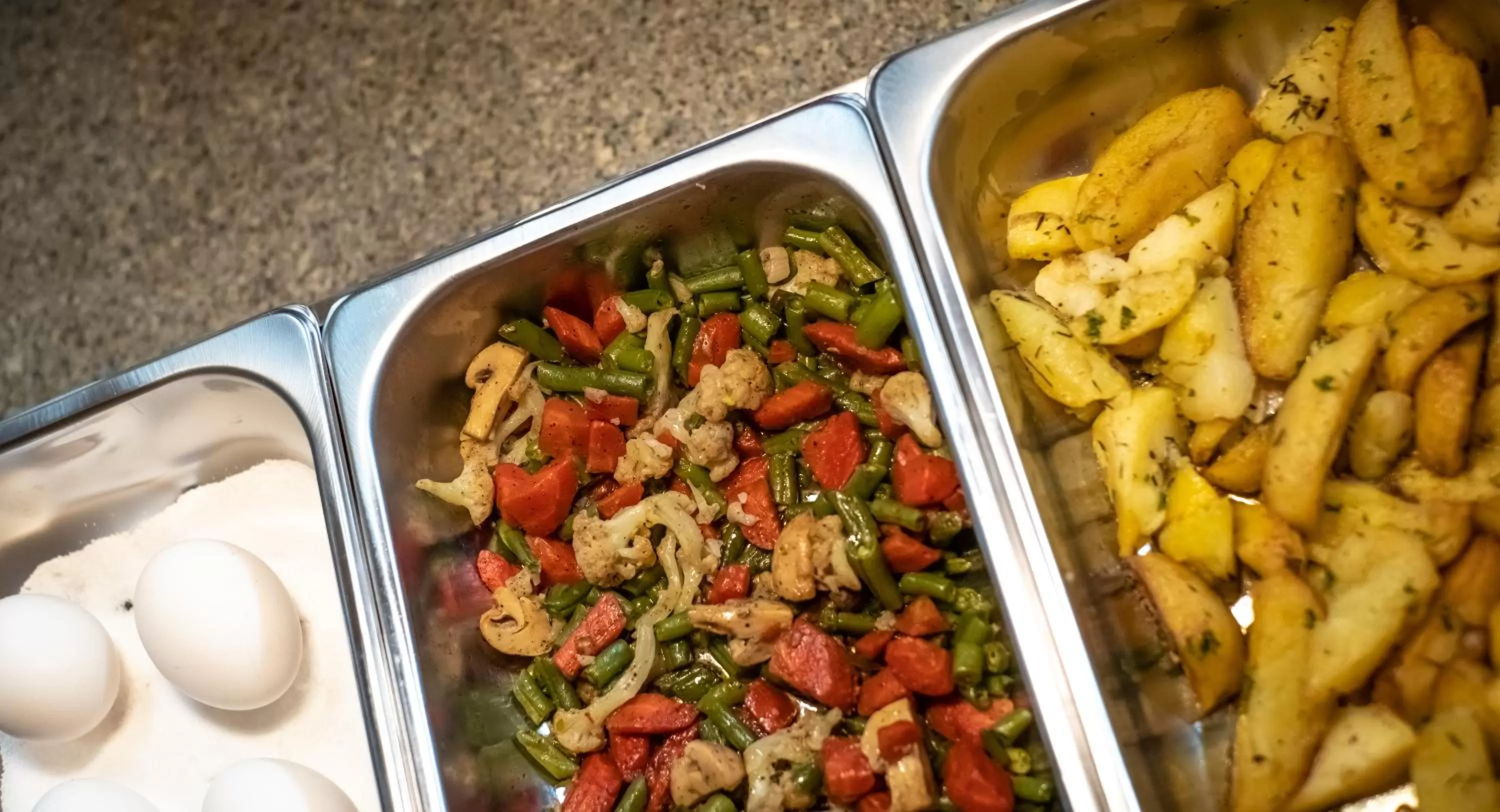 Restaurant/places to eat in Bhikampur Lodge By Nine Hotels