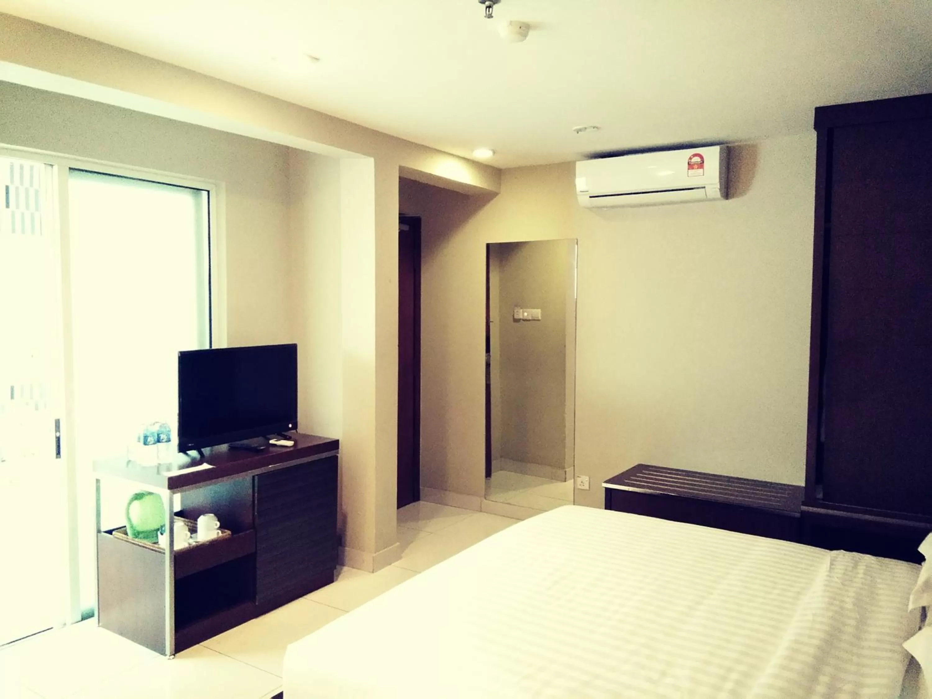 Bedroom, Bed in Kinabalu Daya Hotel