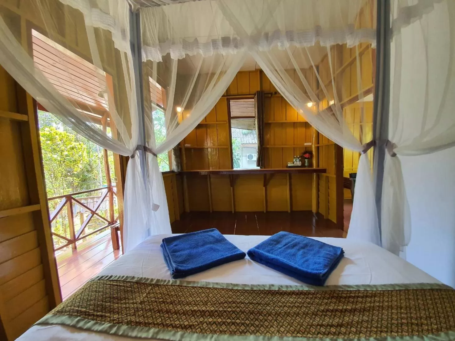 Bed in Tree Tops River Huts