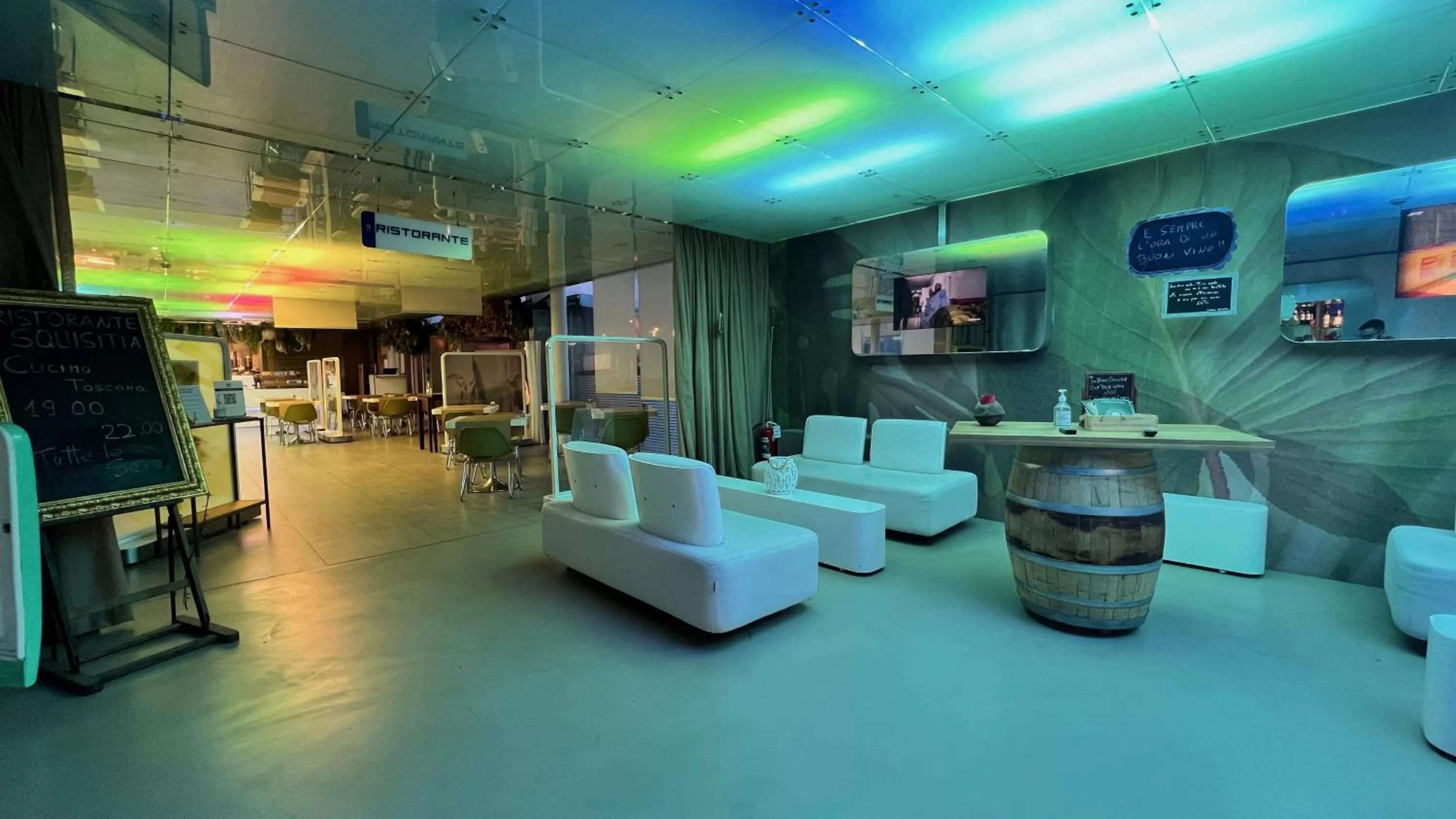 Lounge or bar in San Ranieri Hotel