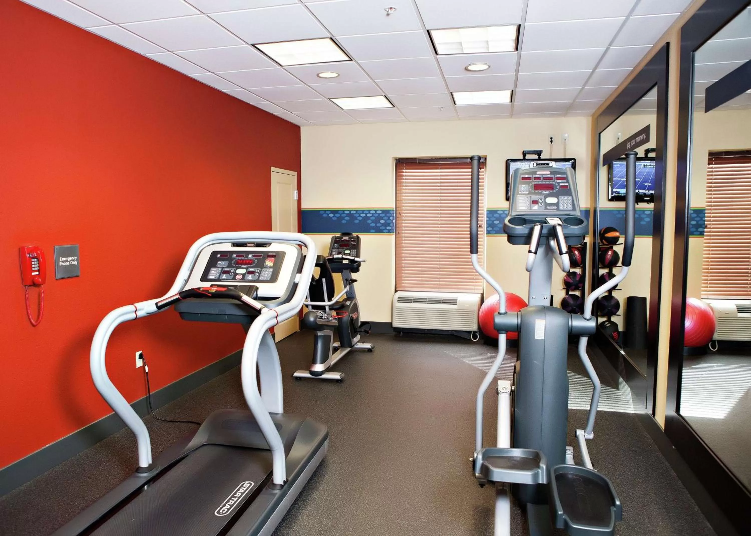 Fitness centre/facilities in Hampton Inn Martin