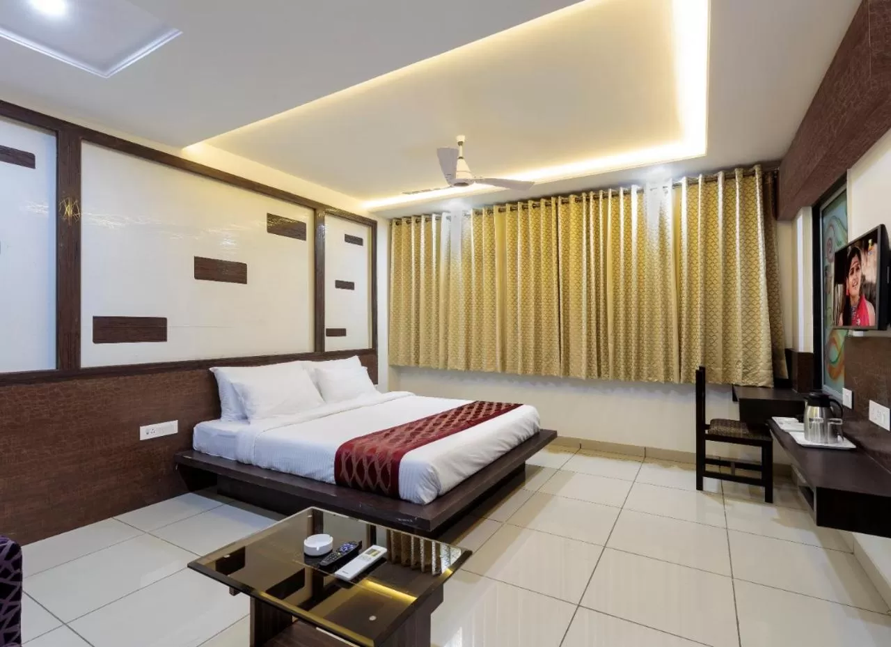 Photo of the whole room, Bed in Hotel Radiant Kolhapur
