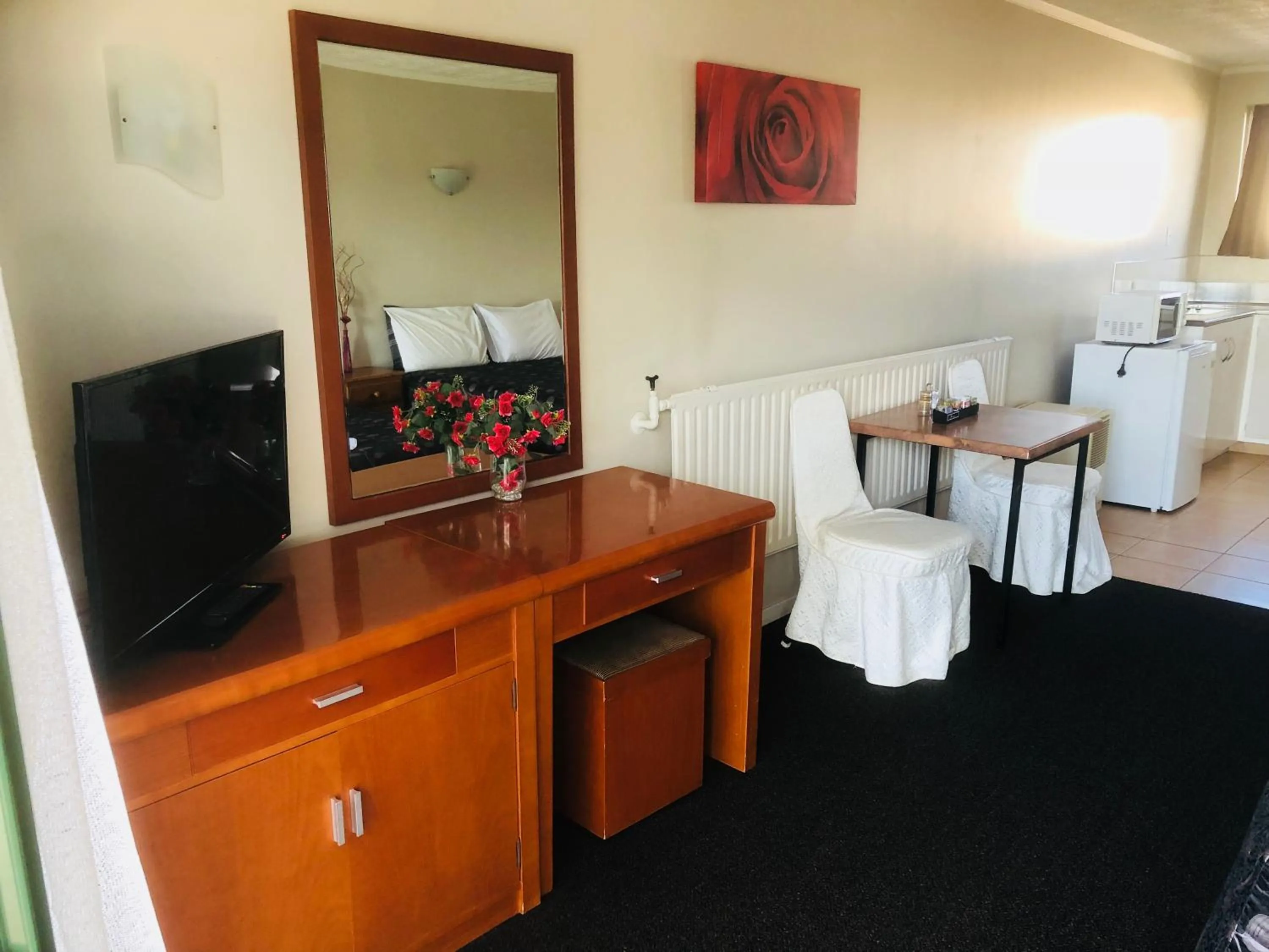 Seating area in Gateway International Motel