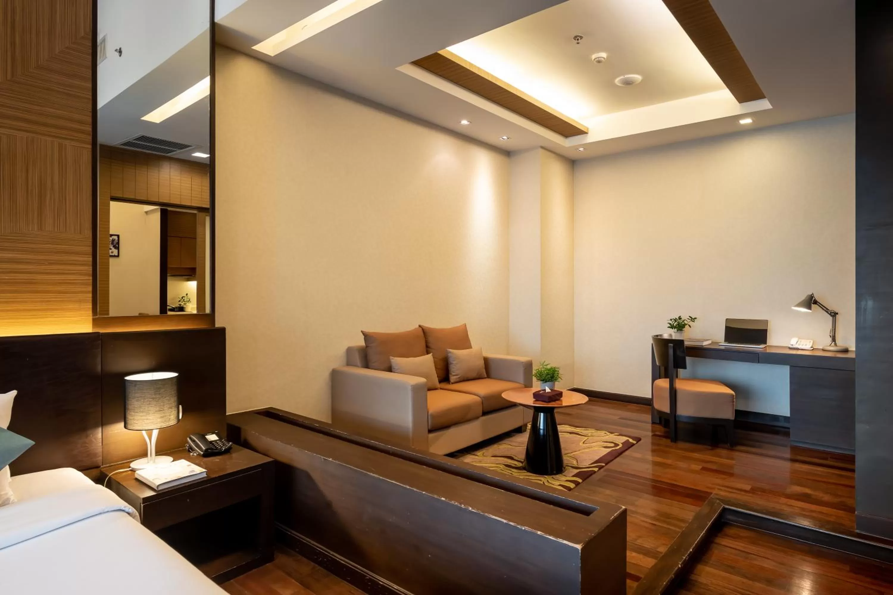 Living room, Bed in Jasmine Resort Bangkok