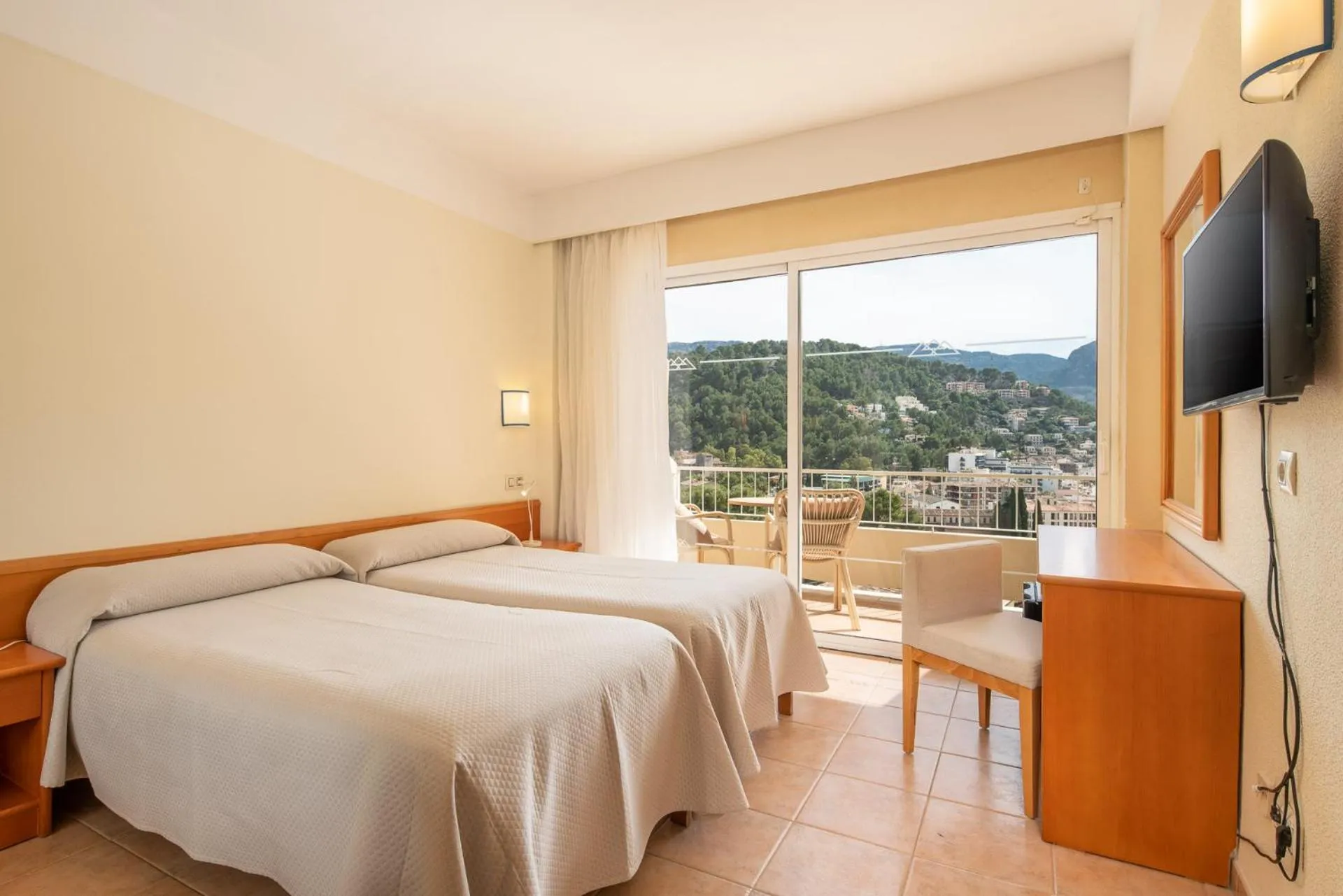 Photo of the whole room, Bed in Hotel Eden Nord Soller