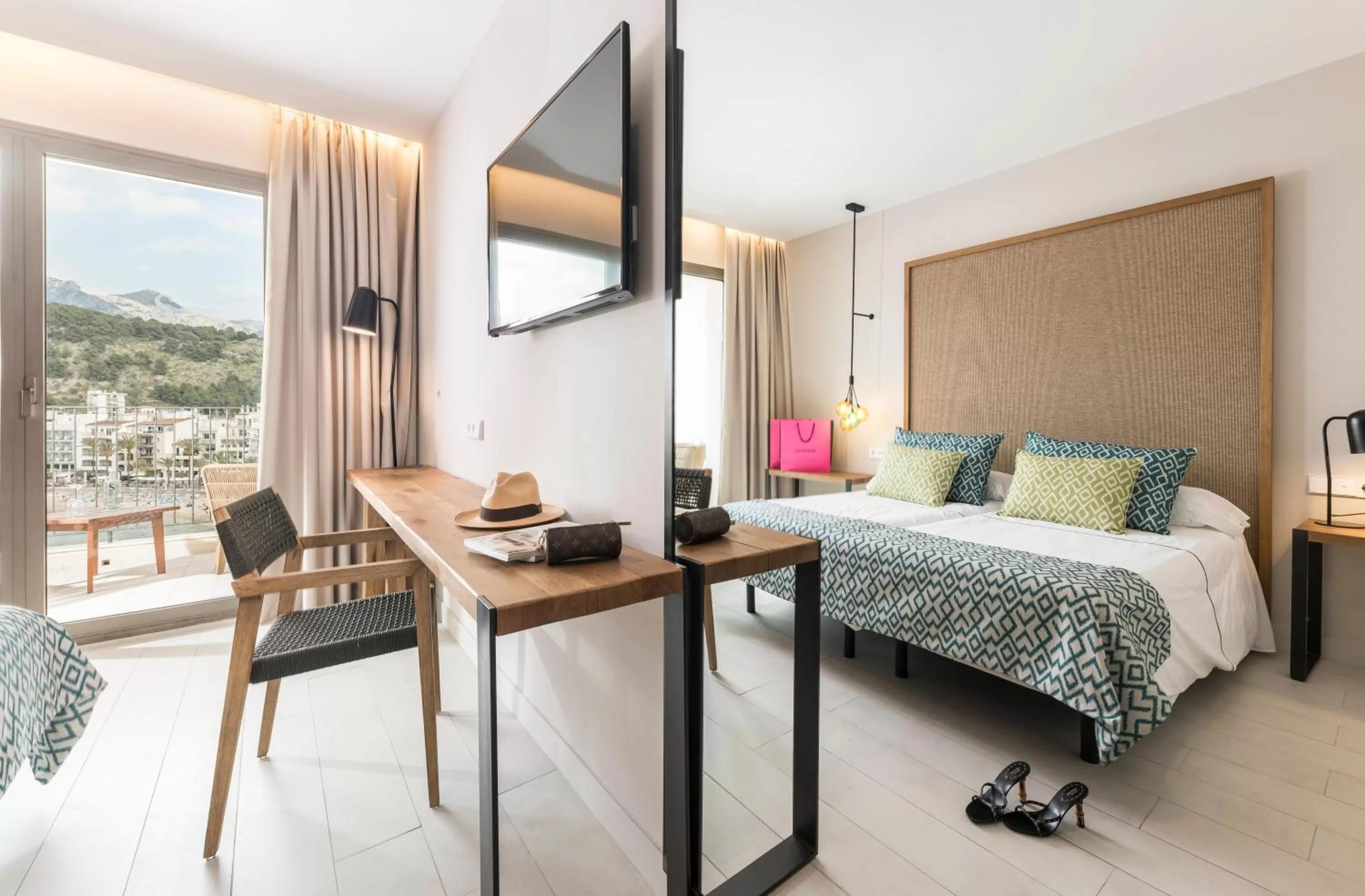 Photo of the whole room, Bed in Pure Salt Port de Sóller