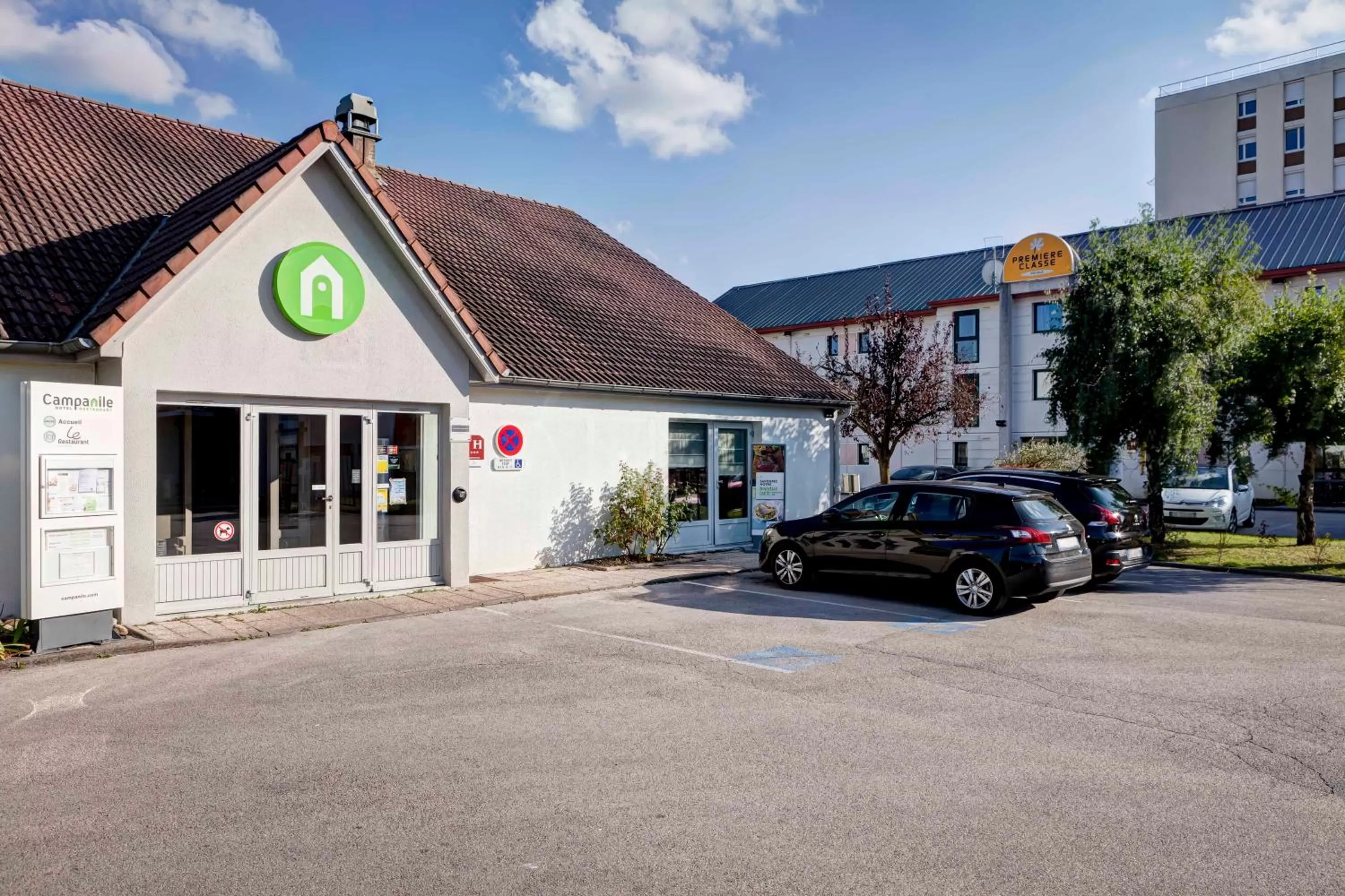 Facade/entrance in Campanile Chalon sur Saône