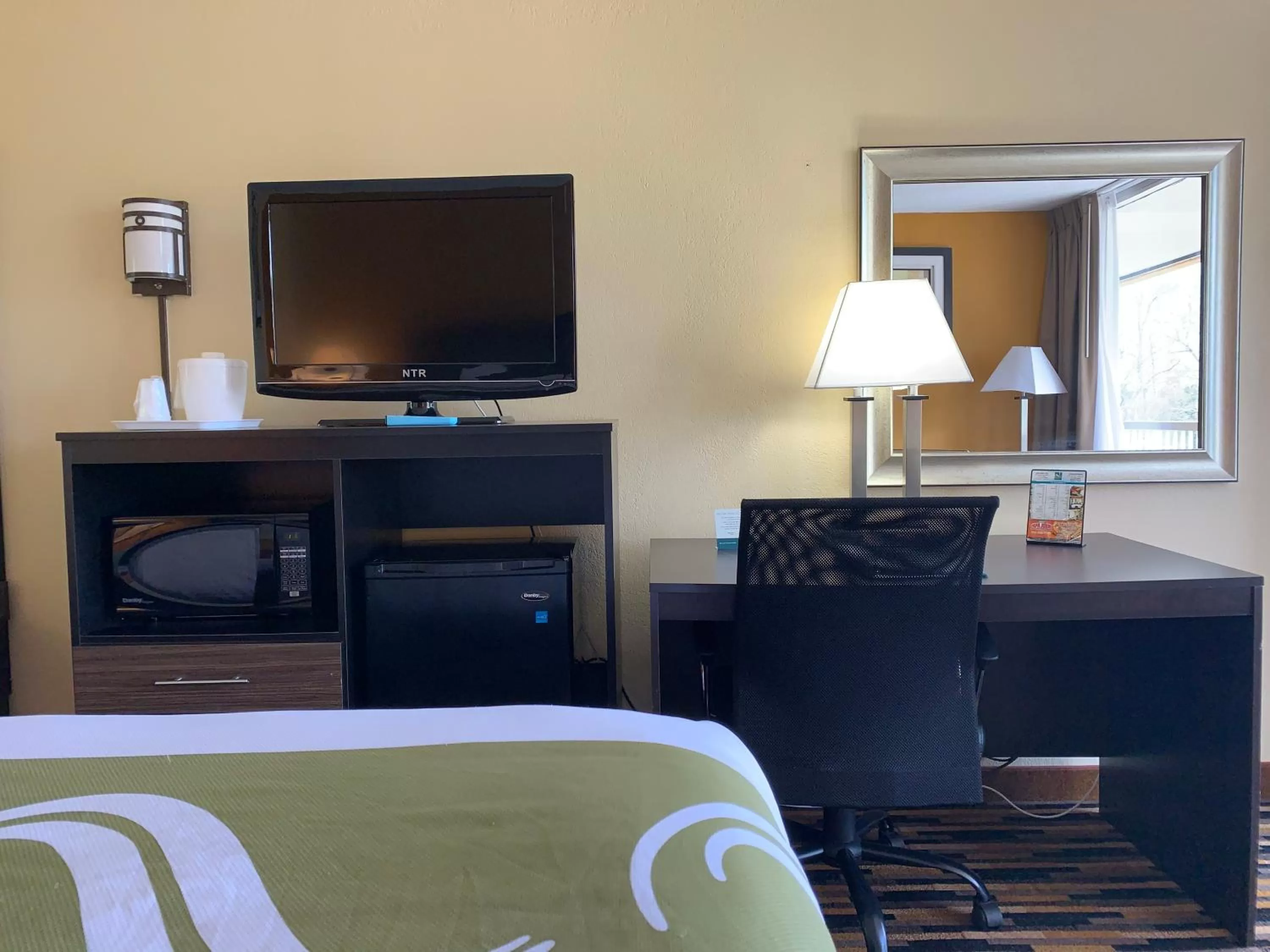 Photo of the whole room, Bed in Quality Inn University Area