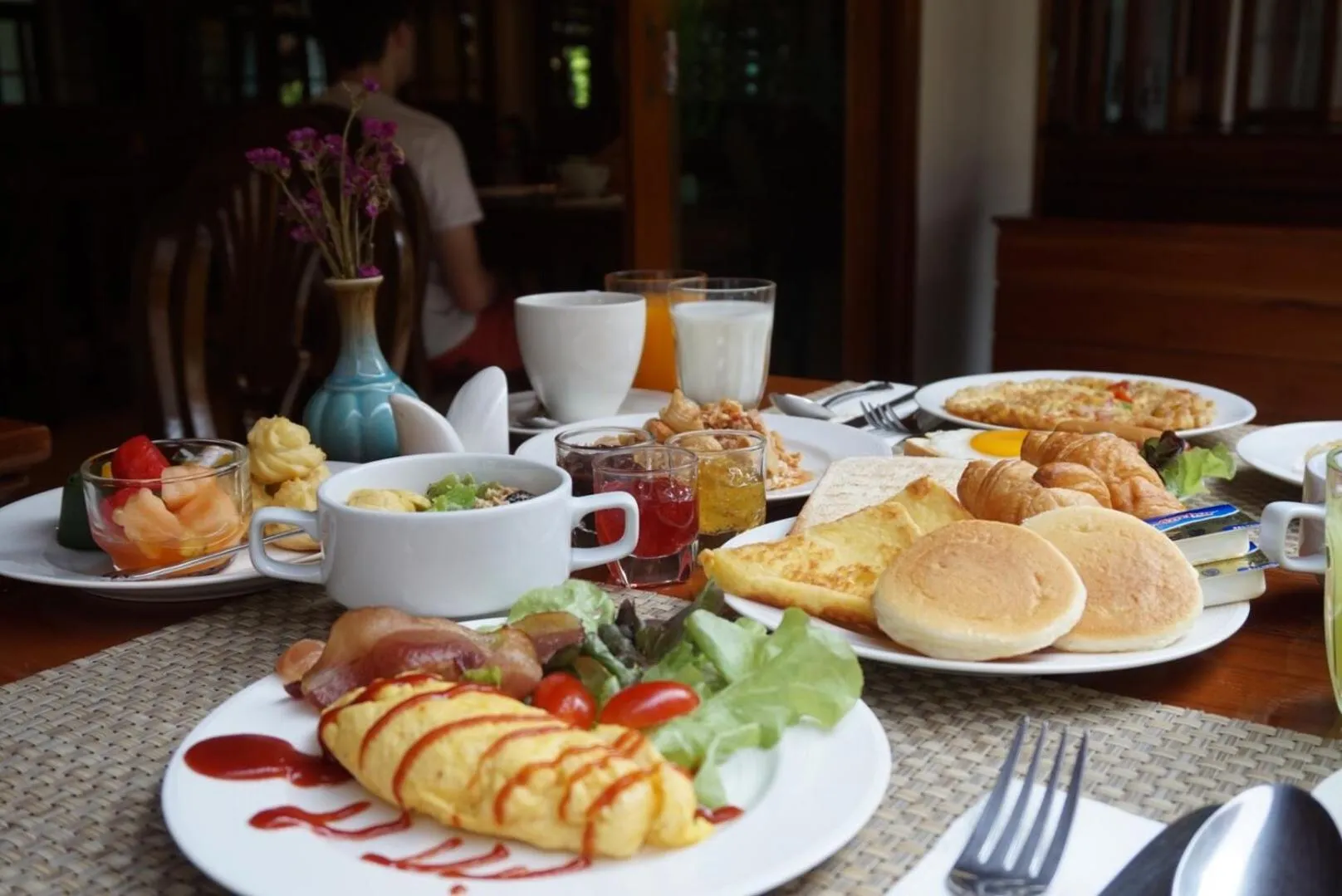 Buffet breakfast in Pingviman Hotel