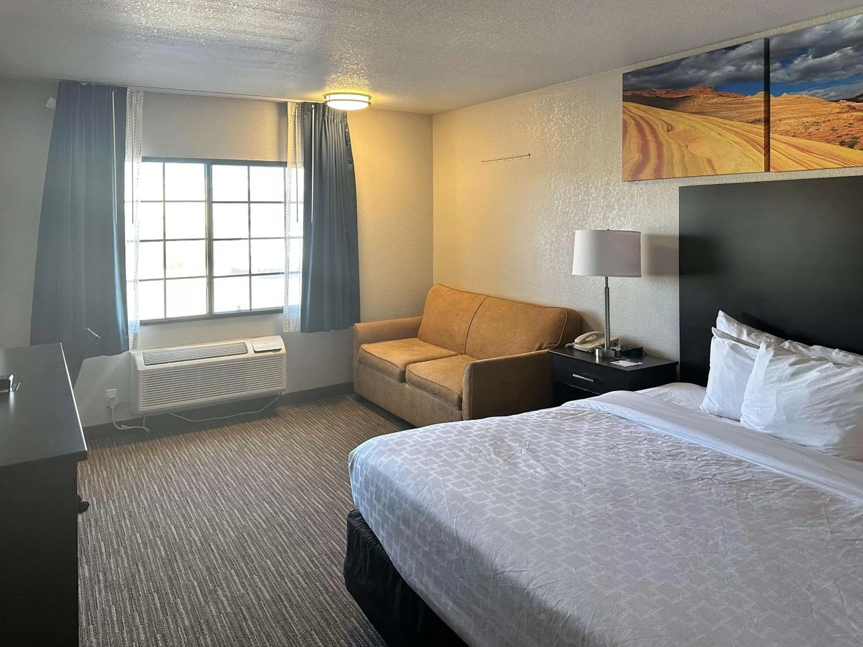 Bedroom, Bed in Clarion Pointe Winslow I-40